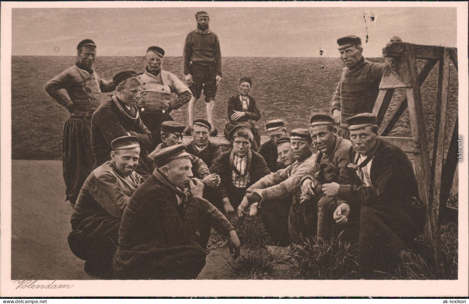 Ansichtskarte Edam-Volendam Fischer Am Hafen 1930 - Volendam