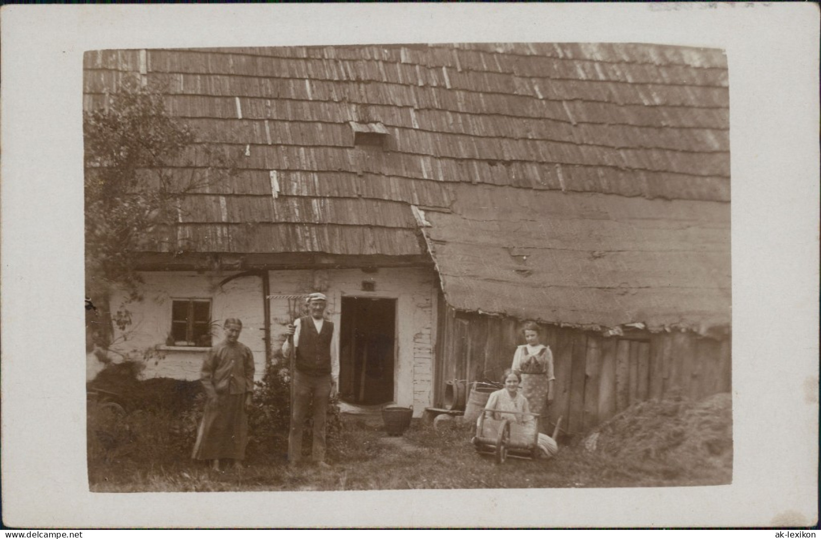  Berufe /Arbeit: Bauern - Gruppenbild Von Familie 1918 Privatfoto - Farmers