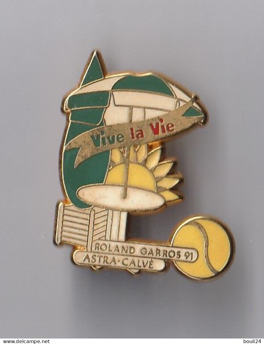 PIN'S THEME SPORT TENNIS ROLAND GARROS 91 SPONSOR  ASTRA CALVE  VIVE LA VIE SIGNE ACABI  TRES RARE - Tennis