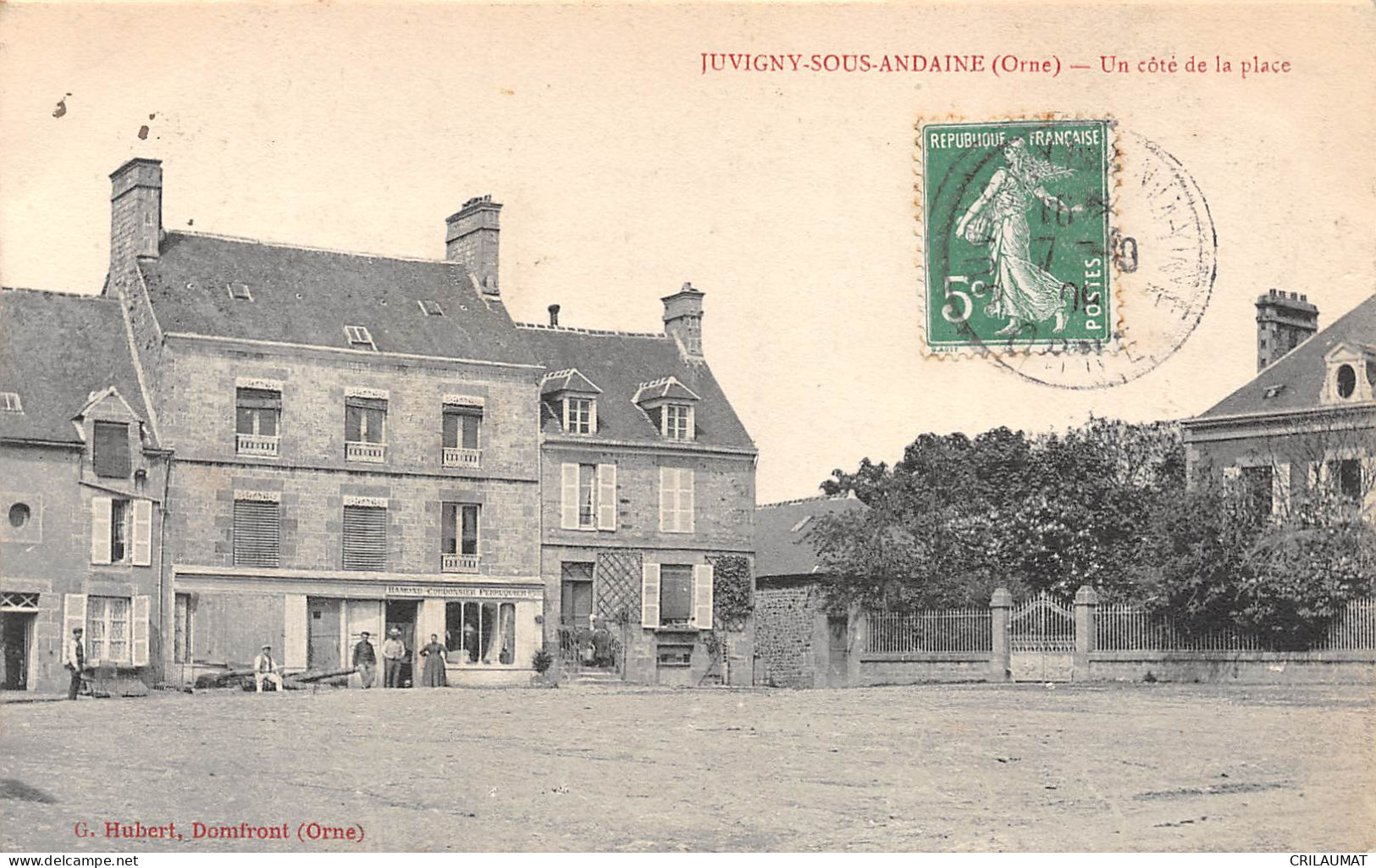 61-JUVIGNY-SOUS-ANDAINE-Un Cote De La Place-N 6004-A/0121 - Juvigny Sous Andaine