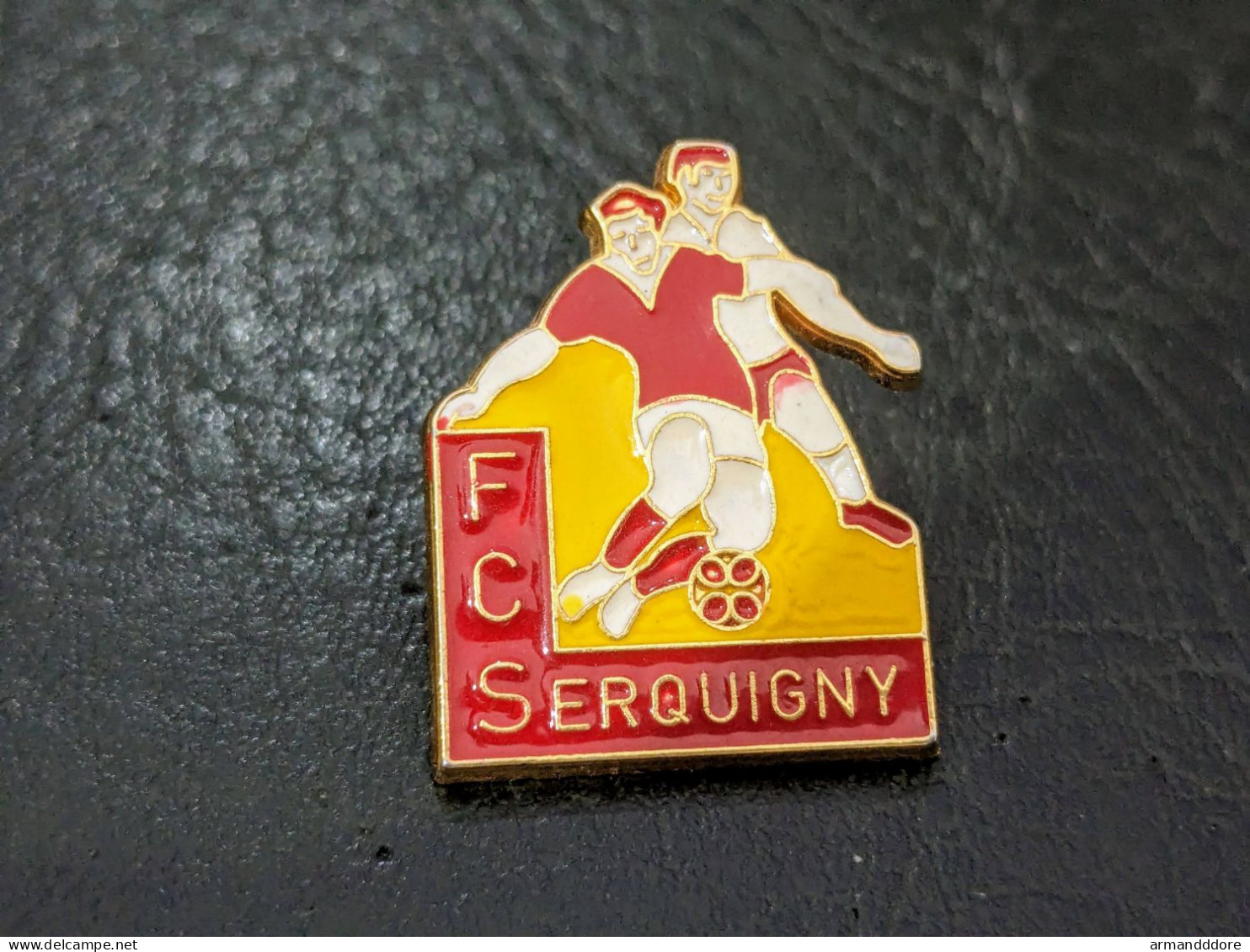 M Pins Pin's FCS Football Club Serquigny Nassandres Eure Normandie Foot Ball Pin - Calcio