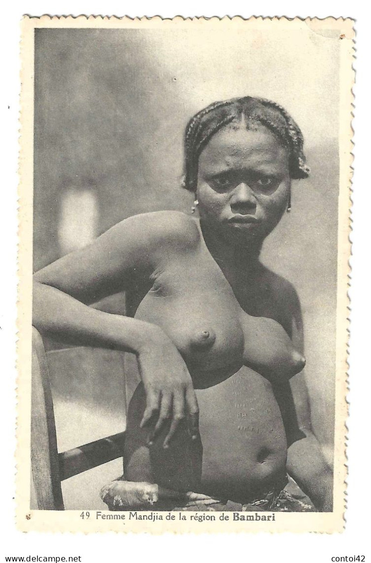 AFRIQUE REGION DE BAMBARI FEMME MANDJIA JEUNE FEMME SEINS NUS - África