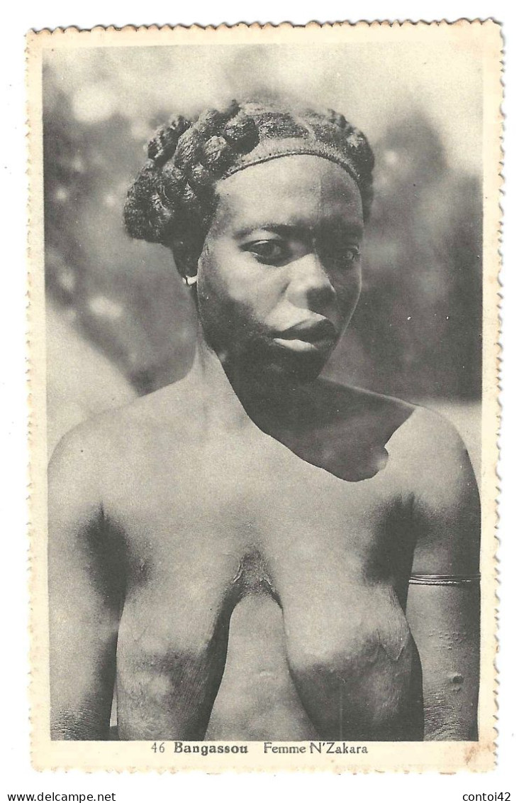 AFRIQUE BANGASSOU FEMME N'ZAKARA JEUNE FEMME SEINS NUS - Africa