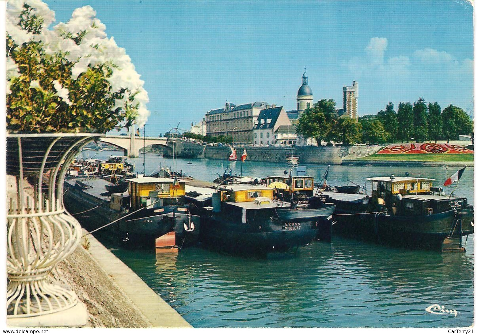 CPSM. 71 CHALON SUR SAONE. L'ÎLE SAINT LAURENT. PENICHES Sur La Saône. - Chalon Sur Saone