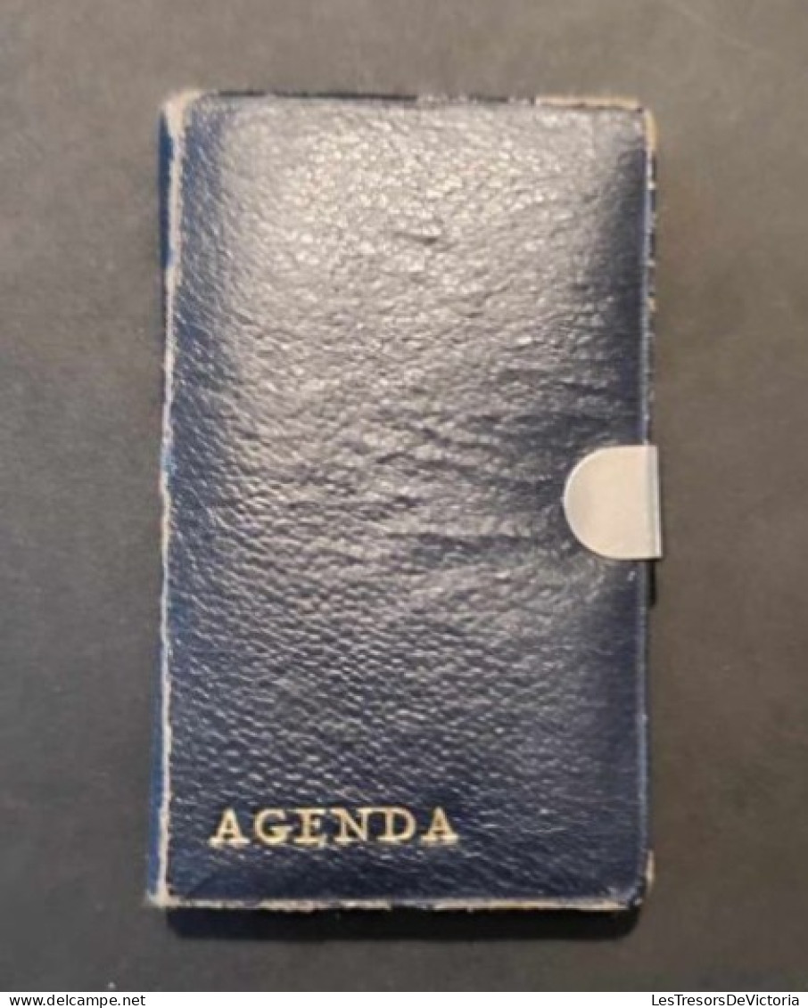Vieux Papiers - Mini Agenda De 1943 Fermé Par Une Charnière De Métal - Andere & Zonder Classificatie