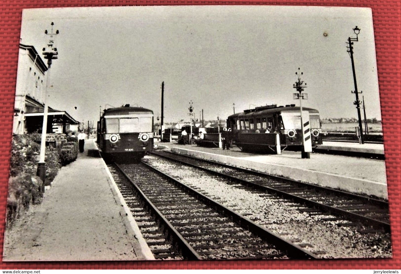 TRAINS - SNCB - PIETON En 1959 - Autorail Serie 46 , Anciennement 554 - (Photo J. Bazin) - Bahnhöfe Mit Zügen