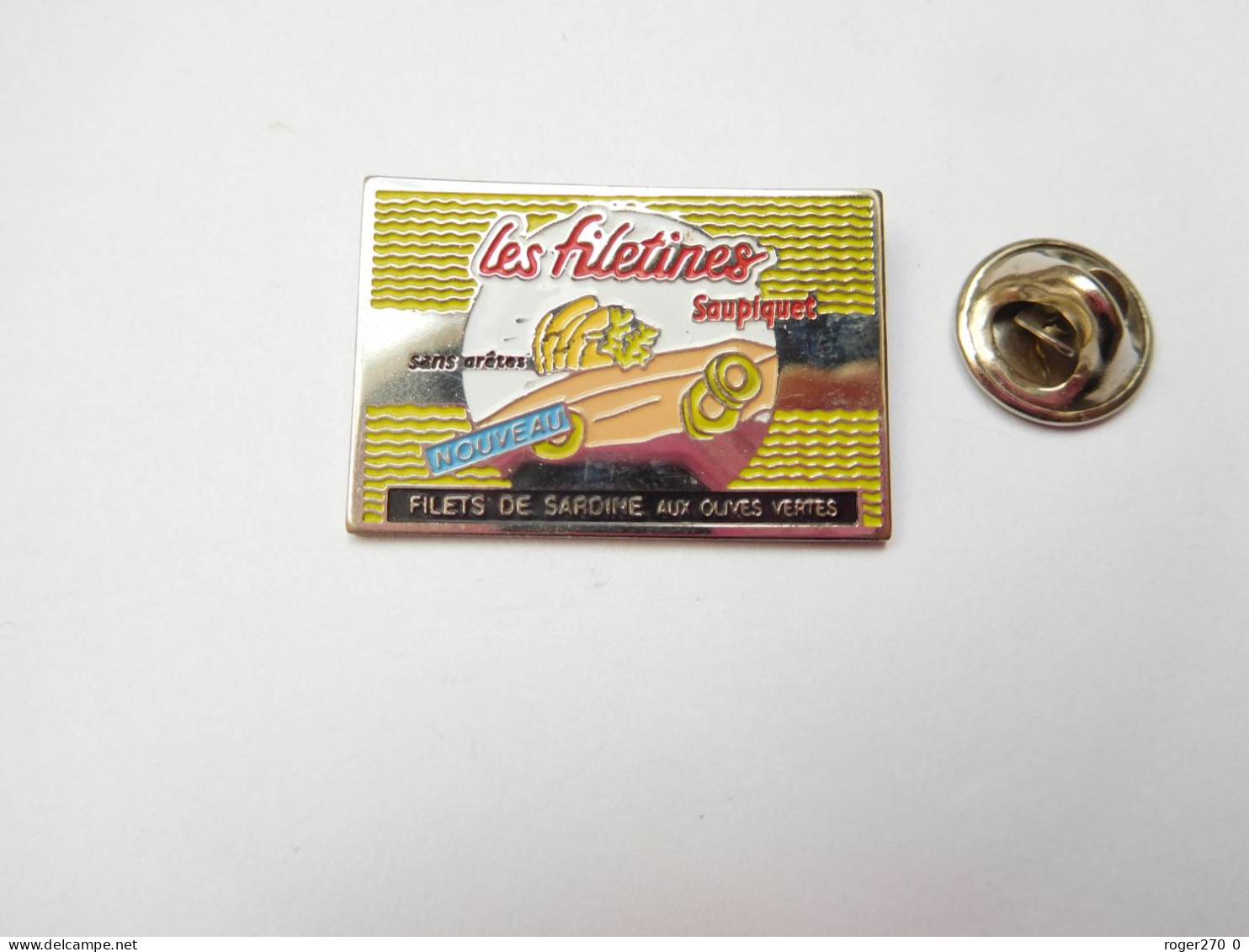 Beau Pin's , Les Filetines , Filets De Sardine Aux Olives Vertes , Saupiquet , Signé Badges Impact - Alimentation