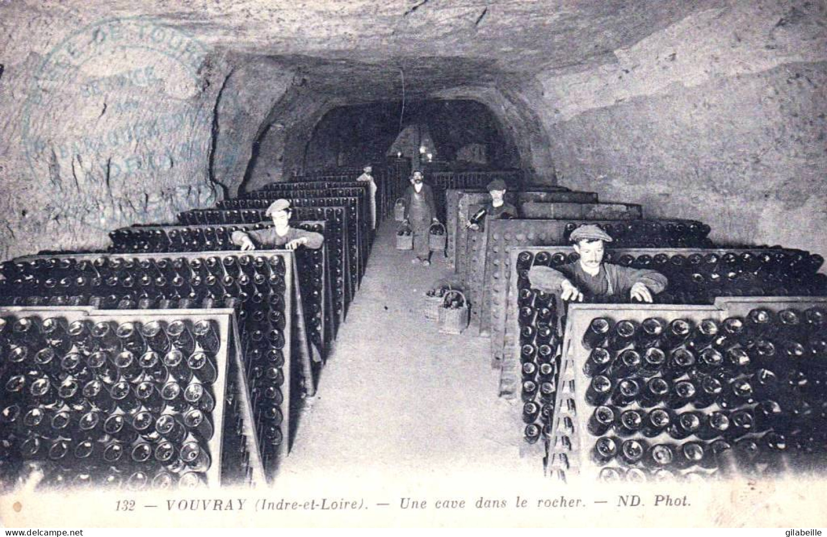 37 - Indre Et Loire - VOUVRAY - Une Cave Dans Le Rocher  - Tournage Des Bouteilles - Vouvray