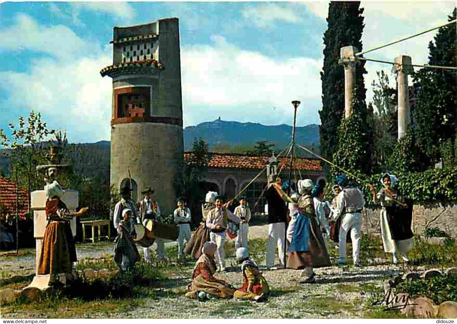 Folklore - Danses - Provence - La Danse Des Cordelles - CPM - Voir Scans Recto-Verso - Dans