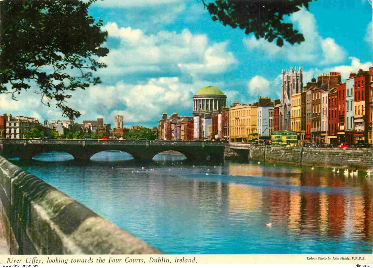 Irlande - Dublin - River Liffey Looking Towards The Four Courts - CPM - Voir Scans Recto-Verso - Dublin