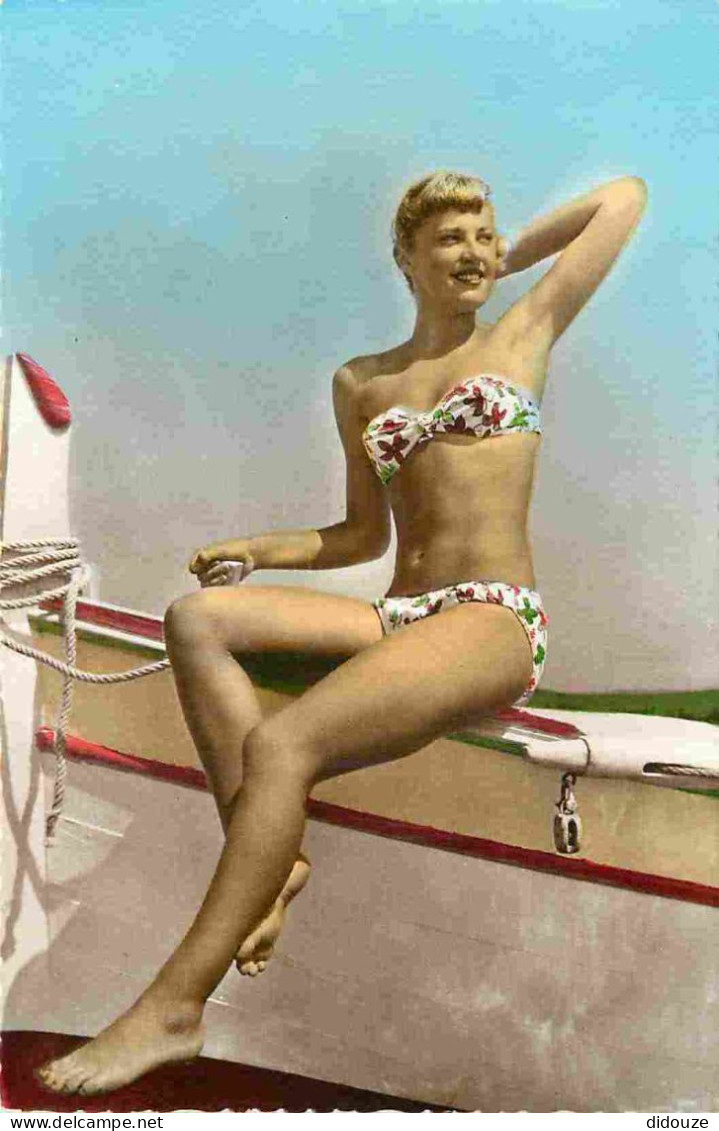 Thèmes - Pin-ups - Femme En Maillot De Bain - Baigneuse - Mention Photographie Véritable - Carte Dentelée - CPSM Format  - Pin-Ups