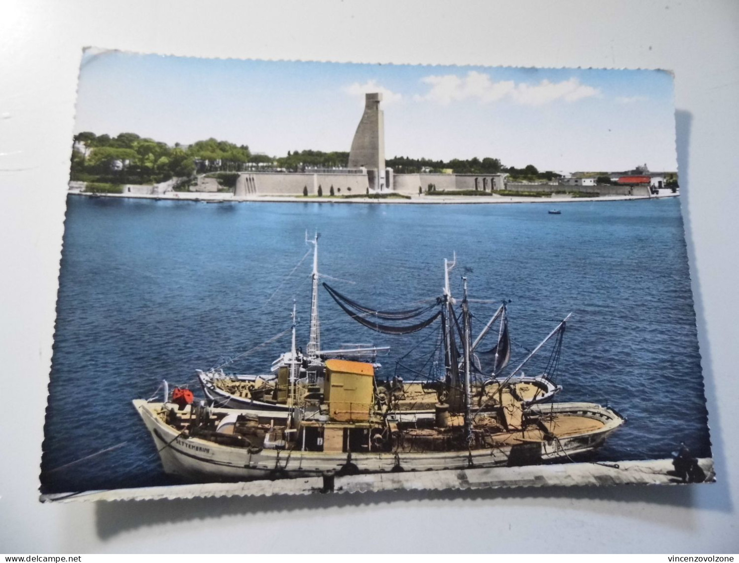 Cartolina Viaggiata "BRINDISI  Porto Con Veduta Monumento Al Marinaio D'Italia" 1963 - Brindisi