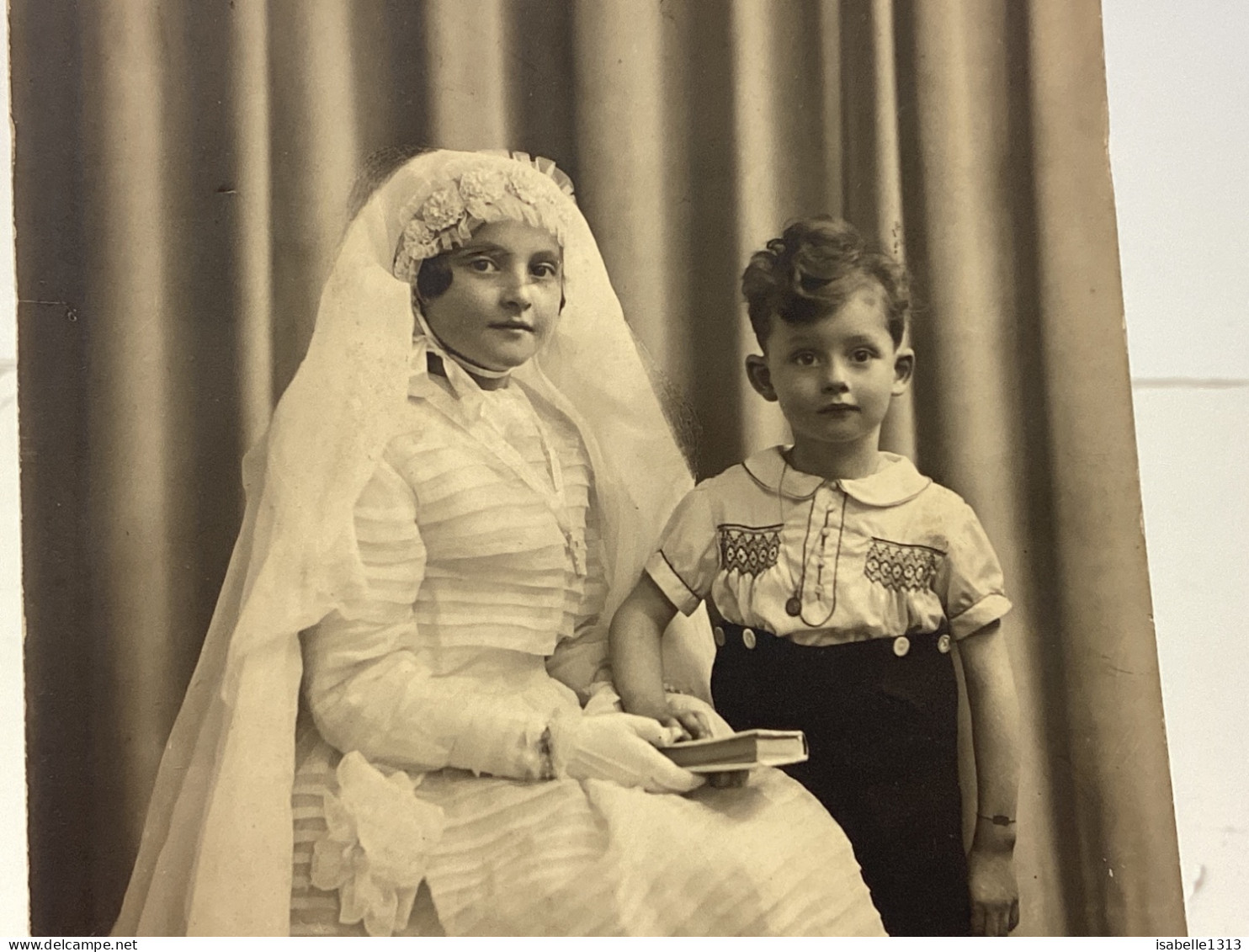 Photo Snapshot 1930 Portrait D’enfant, Garçon Fille Fille En Communion.  Belle Robe De Communion Chatou Beau Garçon. - Anonymous Persons