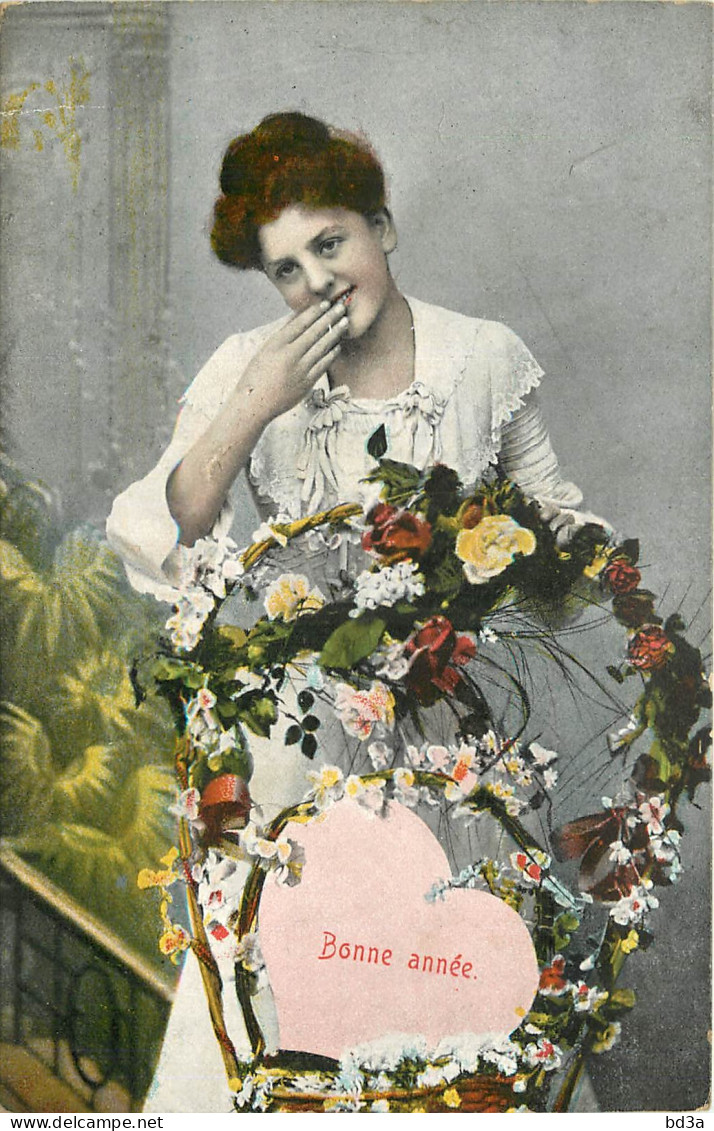 FANTAISIE - FEMME - LADY - FRAU -  FLEURS - BONNE ANNEE  DANS UN COEUR - Femmes