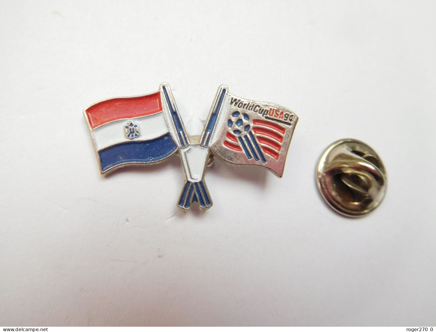 Beau Pin's , Coupe Du Monde De Football USA 94 , World Cup , Serbie ?? - Fussball