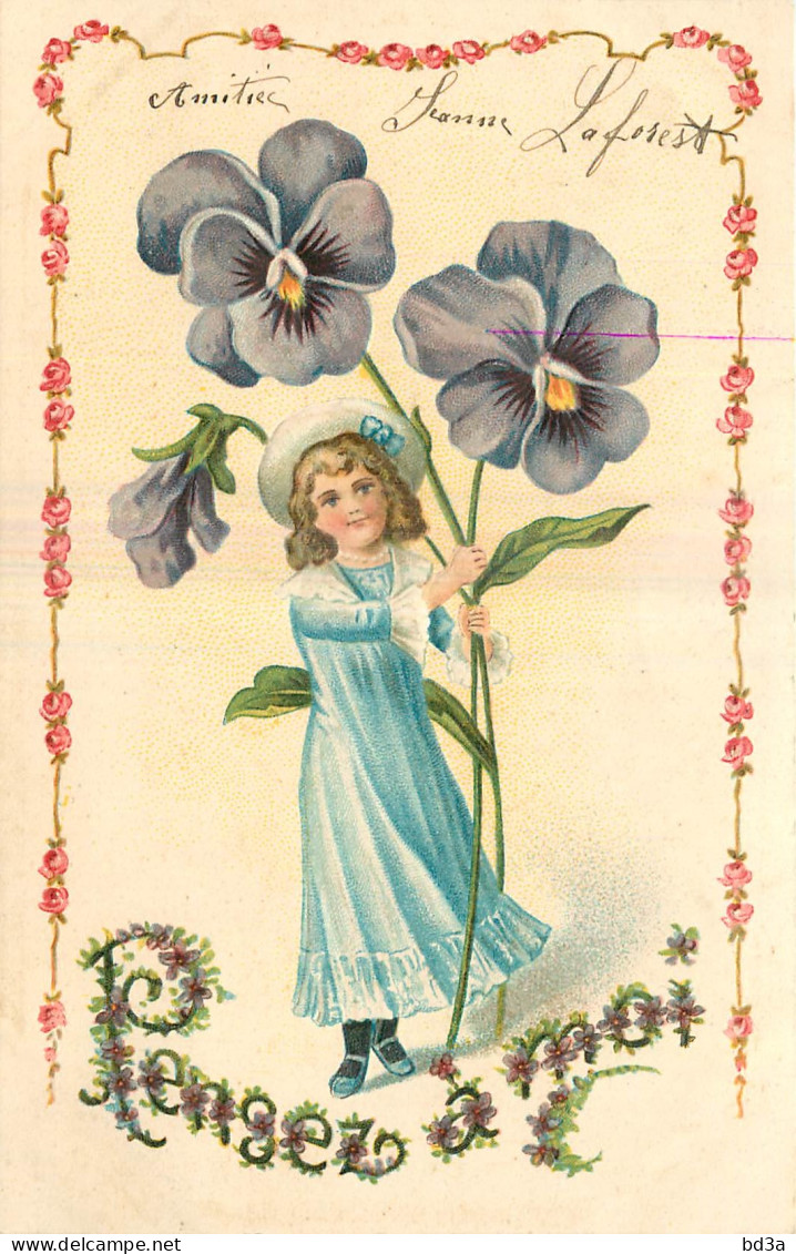 CPA FANTAISIE GAUFREE - FILLETTE - LITTLE GIRL - MÄDCHEN - PENSEES - ROSES - VIOLETTES - PENSEZ A MOI - Altri & Non Classificati