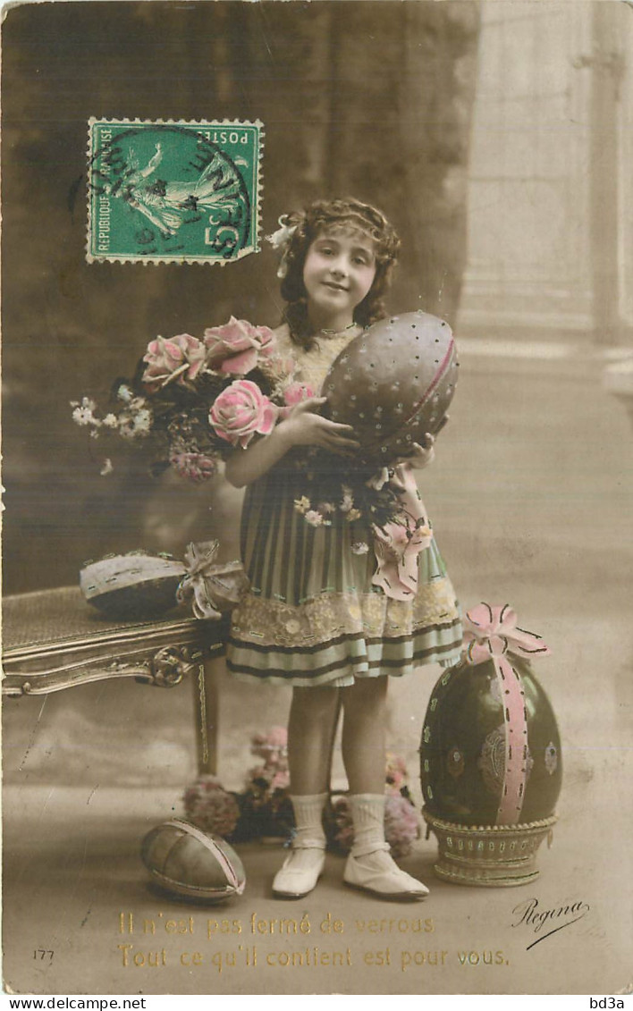 FILLETTE - LITTLE GIRL - MÄDCHEN - OEUFS DE PAQUES - BOUQUET DE FLEURS - IL N'EST PAS FERME DE VERROUS... - Régina - Altri & Non Classificati