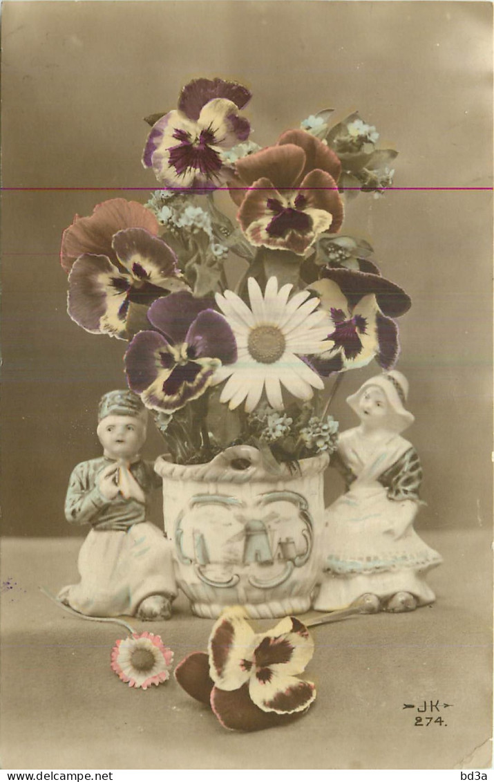  CPA FLEURS DANS UN VASE - PERSONNAGES - PENSEES - Fleurs