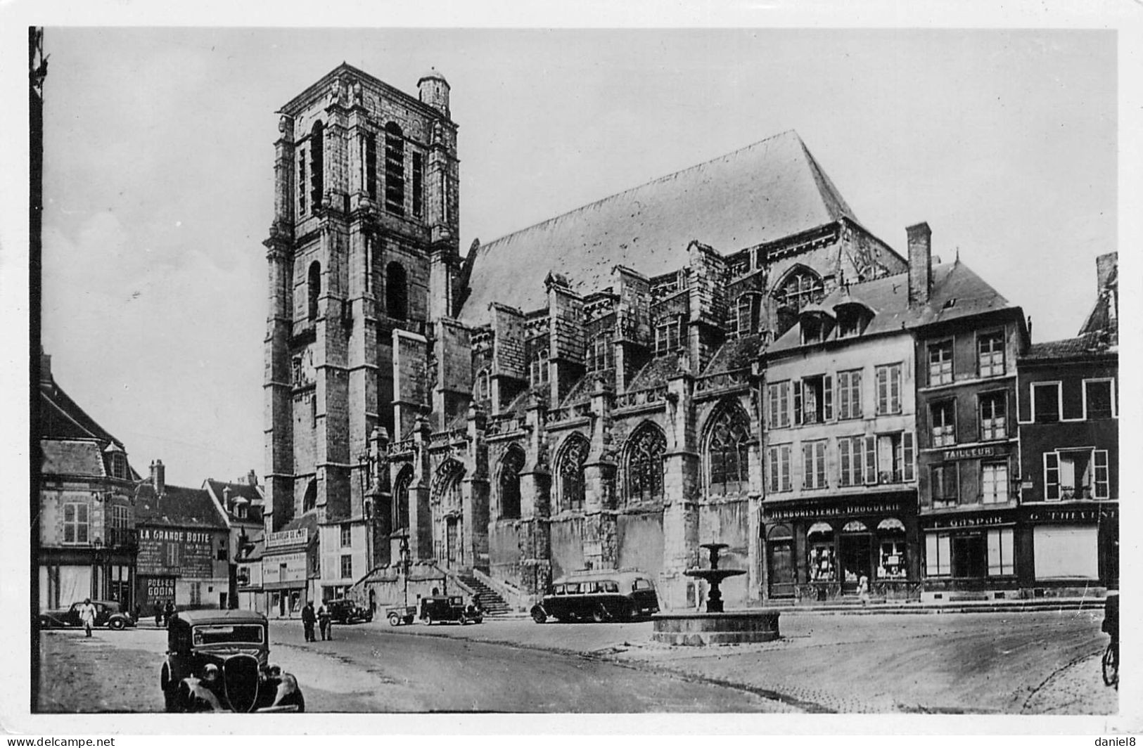 SEZANNE - Eglise St Saint Denis - Voiture Ancienne Autobus - Sezanne