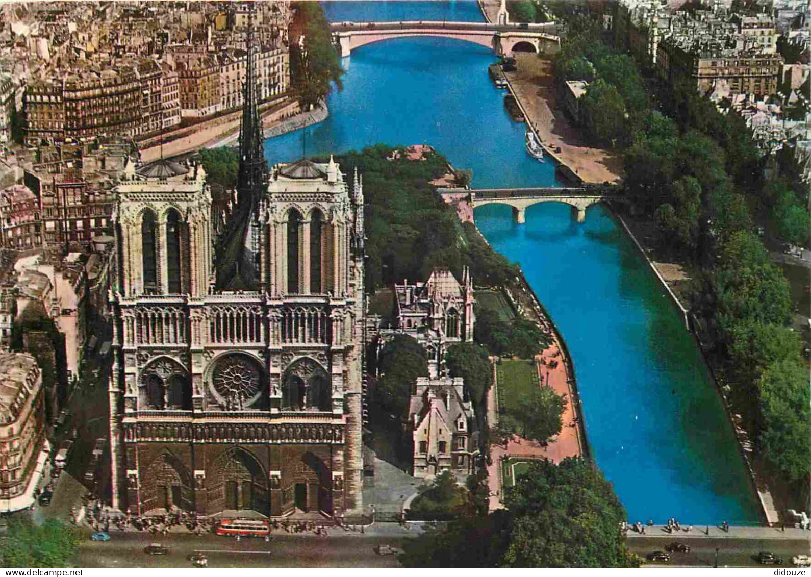 75 - Paris - Cathédrale Notre Dame - Vue Aérienne - CPM - Voir Scans Recto-Verso - Notre Dame De Paris