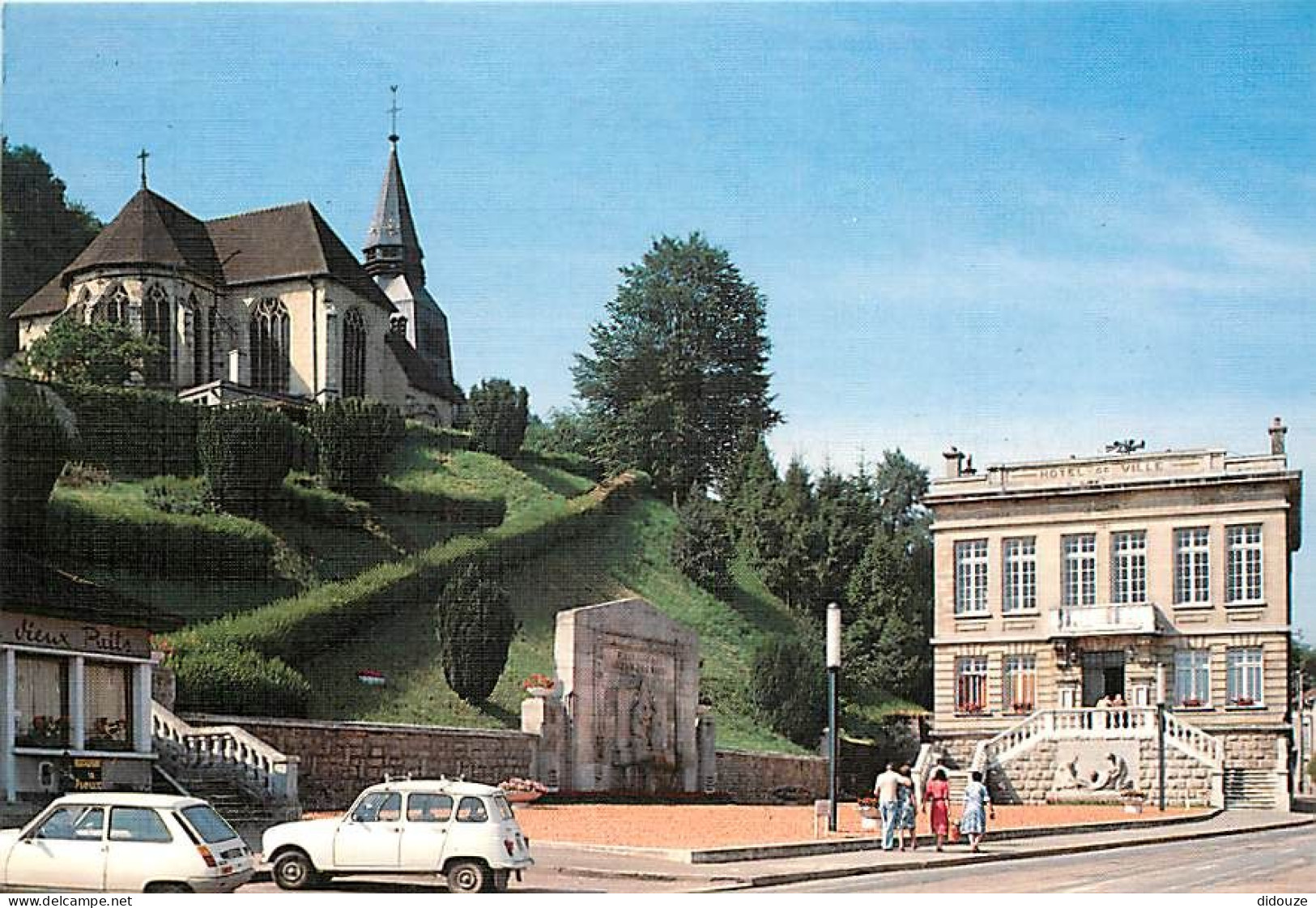 Automobiles - Clermont ( Meuse ) - Place De La République - CPM - Carte Neuve - Voir Scans Recto-Verso - Voitures De Tourisme