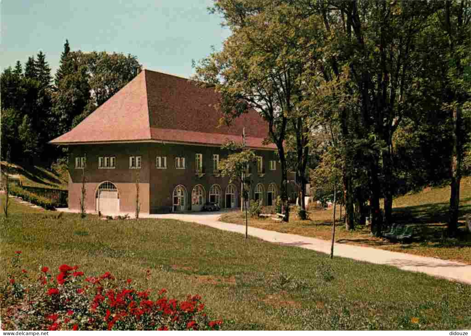 01 - Hauteville Lompnès - La Salle Des Fêtes - CPM - Voir Scans Recto-Verso - Hauteville-Lompnes