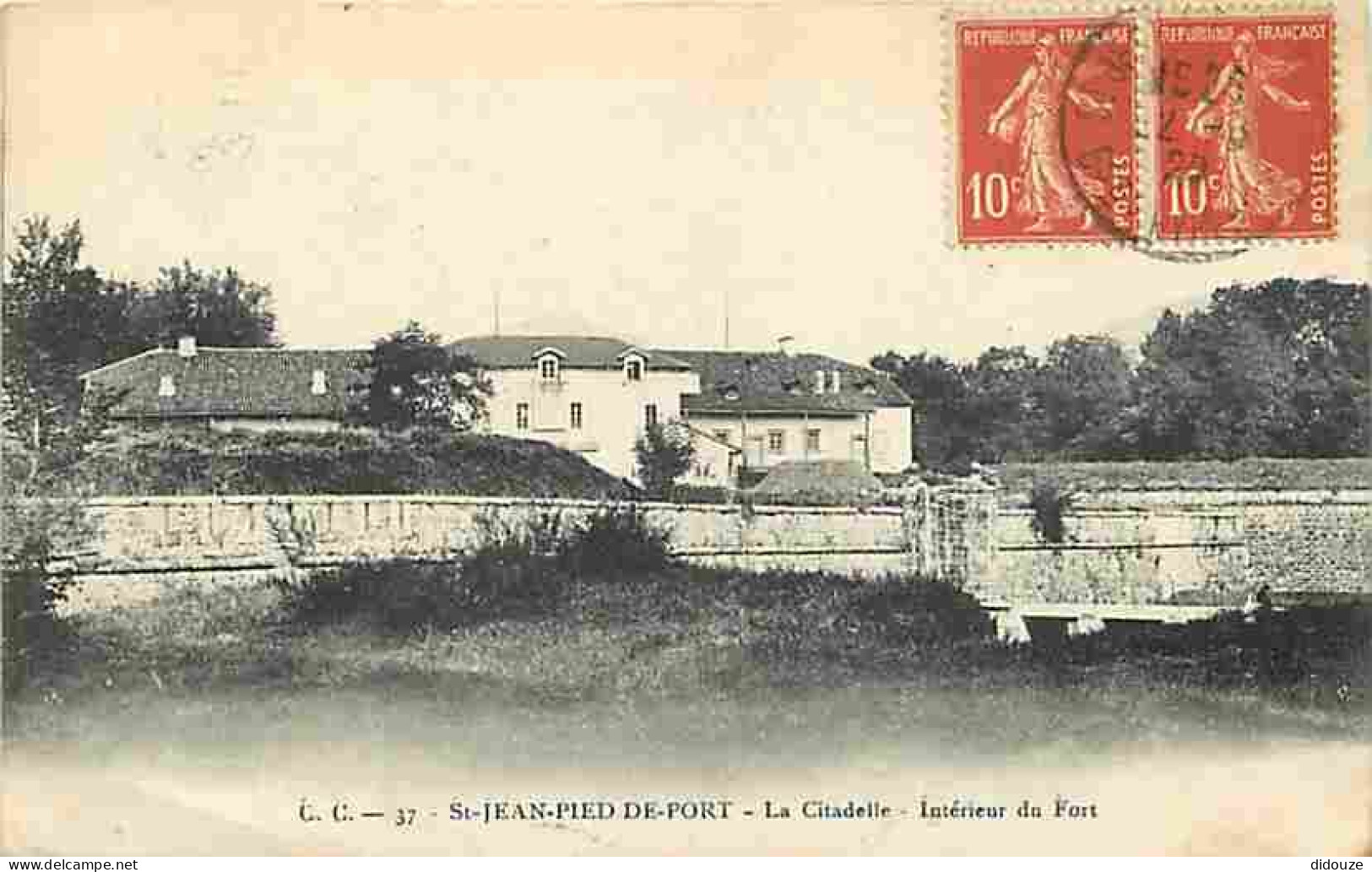 64 - Saint Jean Pied De Port - La Citadelle - Intérieur Du Fort - Oblitération Ronde De 1922 - Etat Pli Visible - CPA -  - Saint Jean Pied De Port