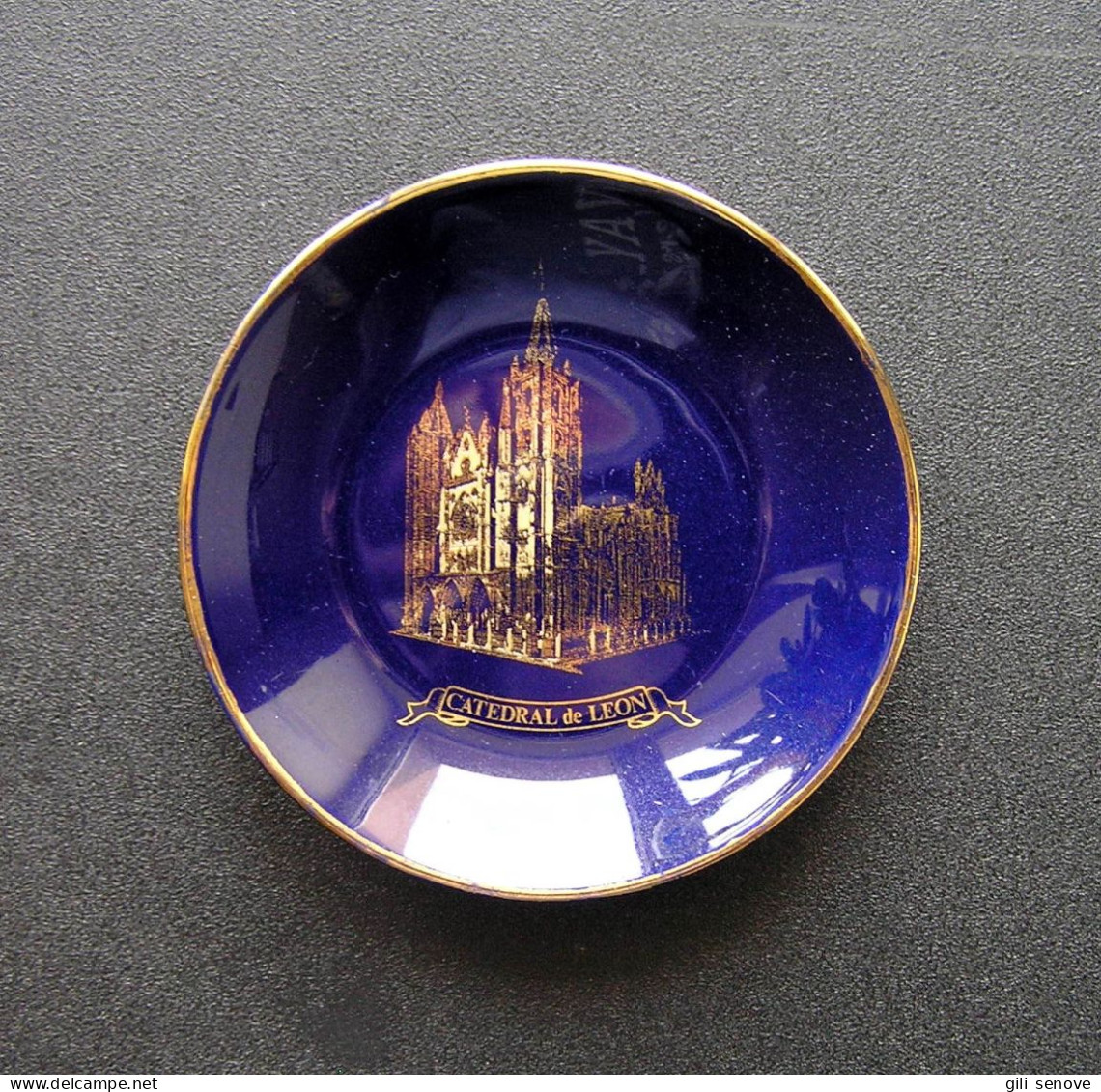 Cathedral Of Leon Blue Souvenir Collectors Plate - Sonstige & Ohne Zuordnung