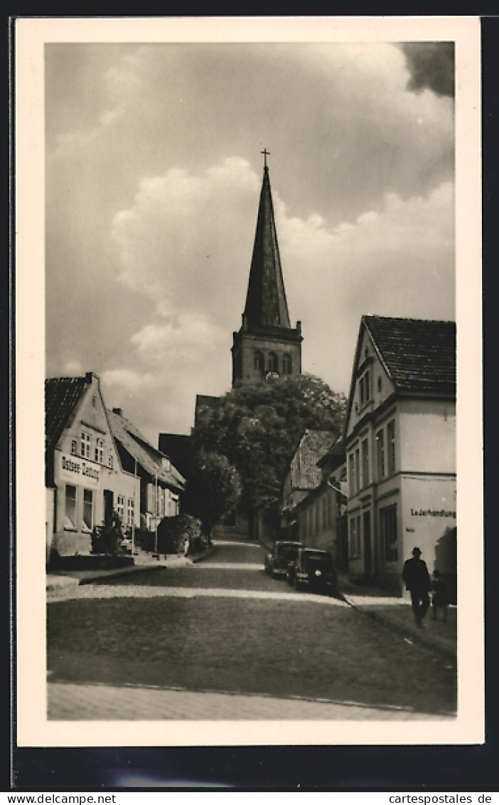 AK Bergen /Rügen, Kirchstrasse Mit Kirche  - Rügen