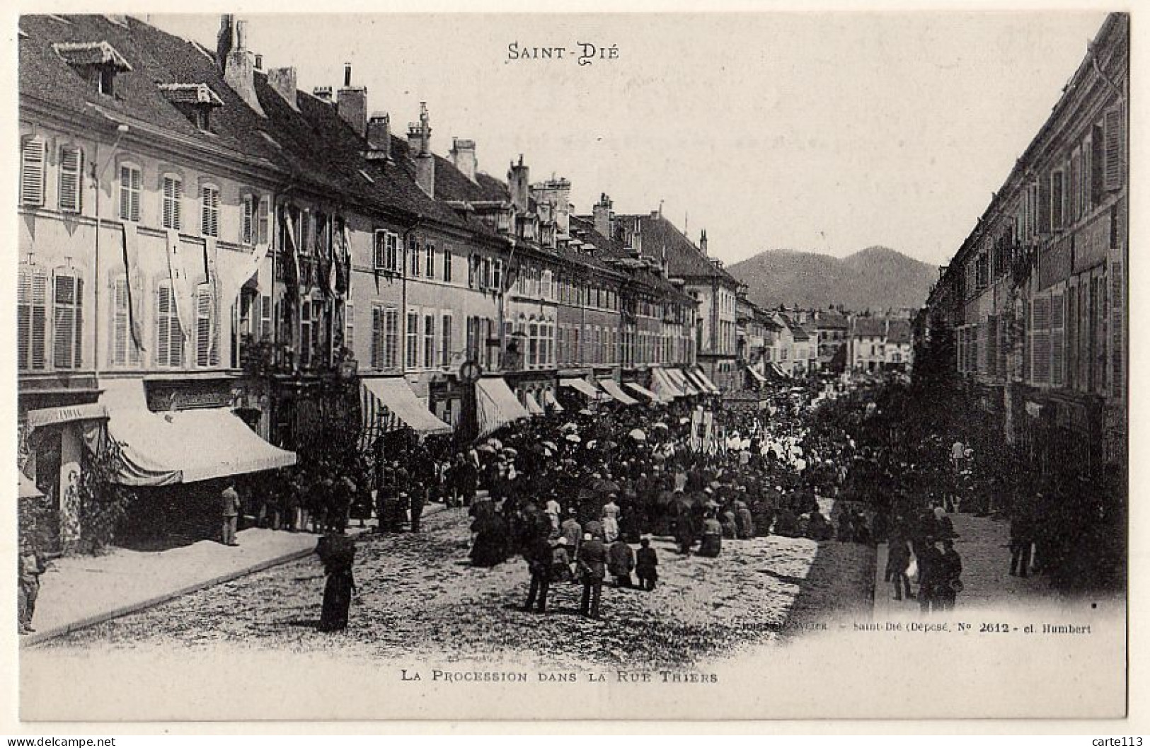 88 - B903CPA - SAINT DIE - La Procession Dans La Rue Thiers - Parfait état - VOSGES - Saint Die