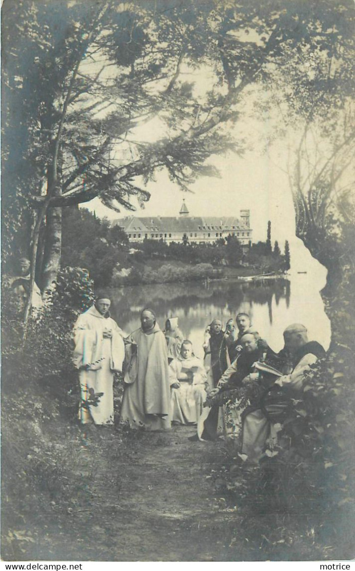 CARTE PHOTO -   	Hautecombe, Abbaye à Saint-Pierre-de-Curtille, Moines. - Other & Unclassified