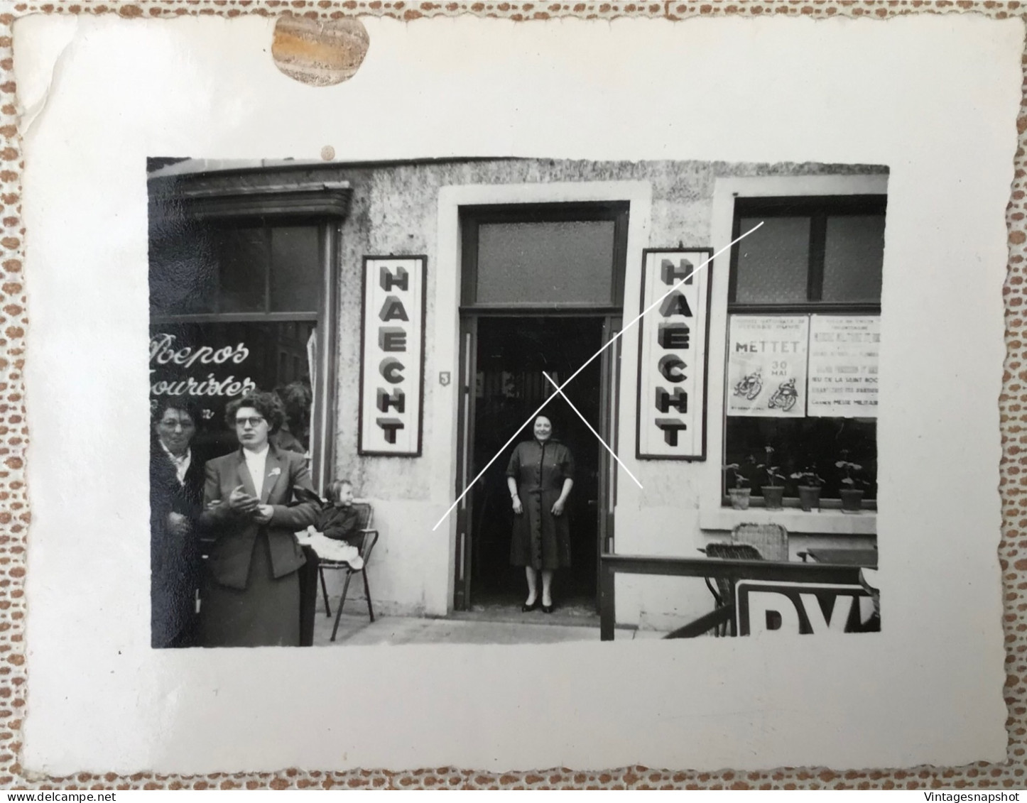 THUIN Café Au Repos Des Touristes Bières Haecht Affiches Moto Mettet & Marches Milit. 2 Photos Snapshots Vers 1950-1960 - Lugares