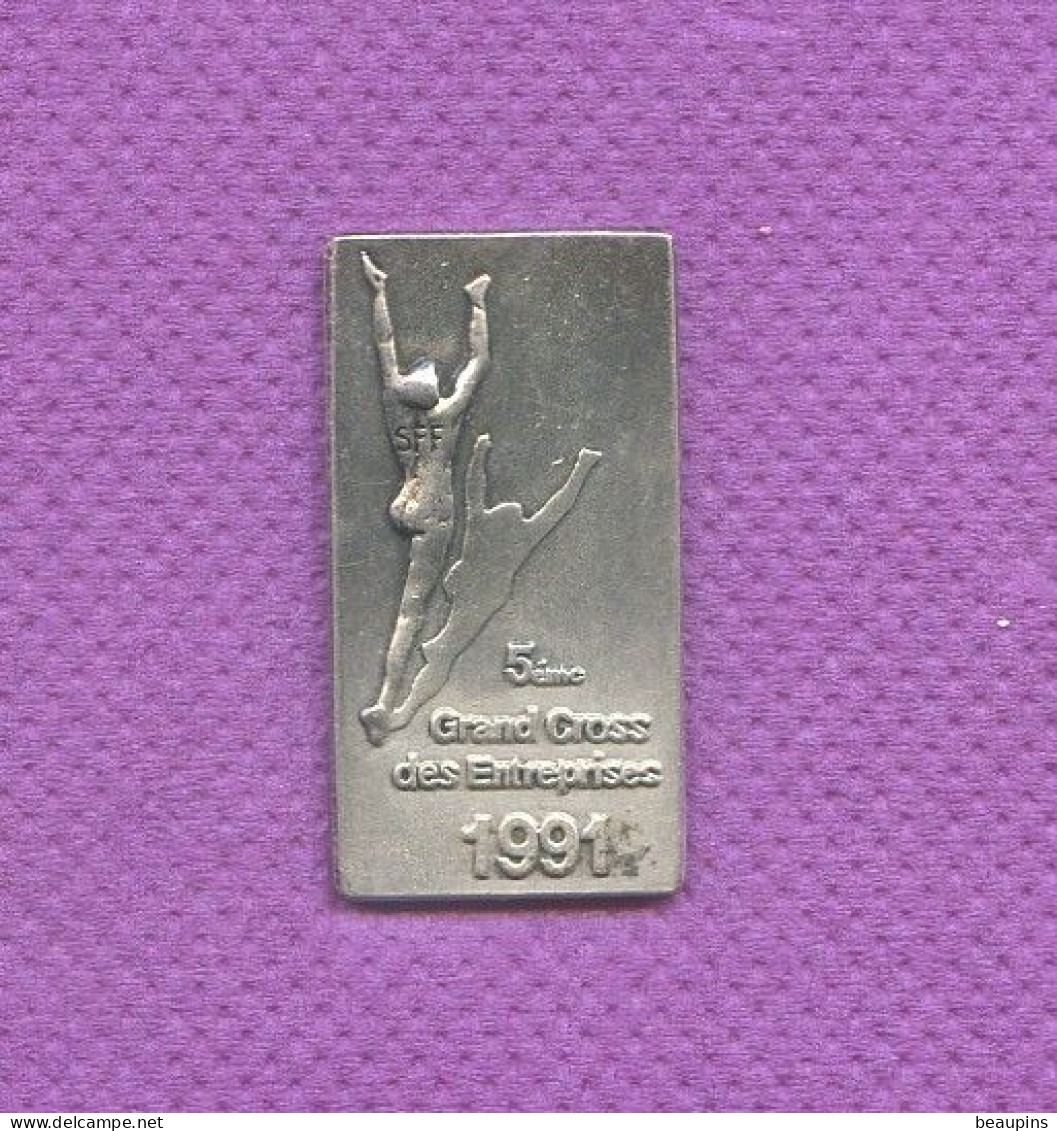 Rare Pins 5 Eme Grand Cross Des Entreprises 1991 L112 - Atletiek