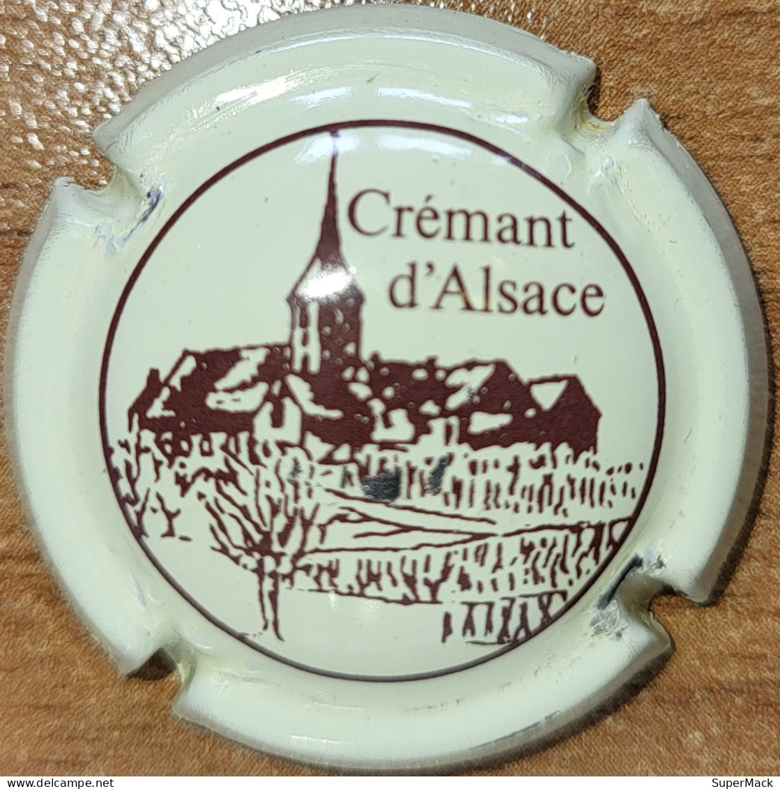 Capsule Crémant Alsace De VIGNERONS Série Clocher, Lettres épaisses, 't' Au Dessus Du 'c', Crème & Brun Nr 51 - Spumanti
