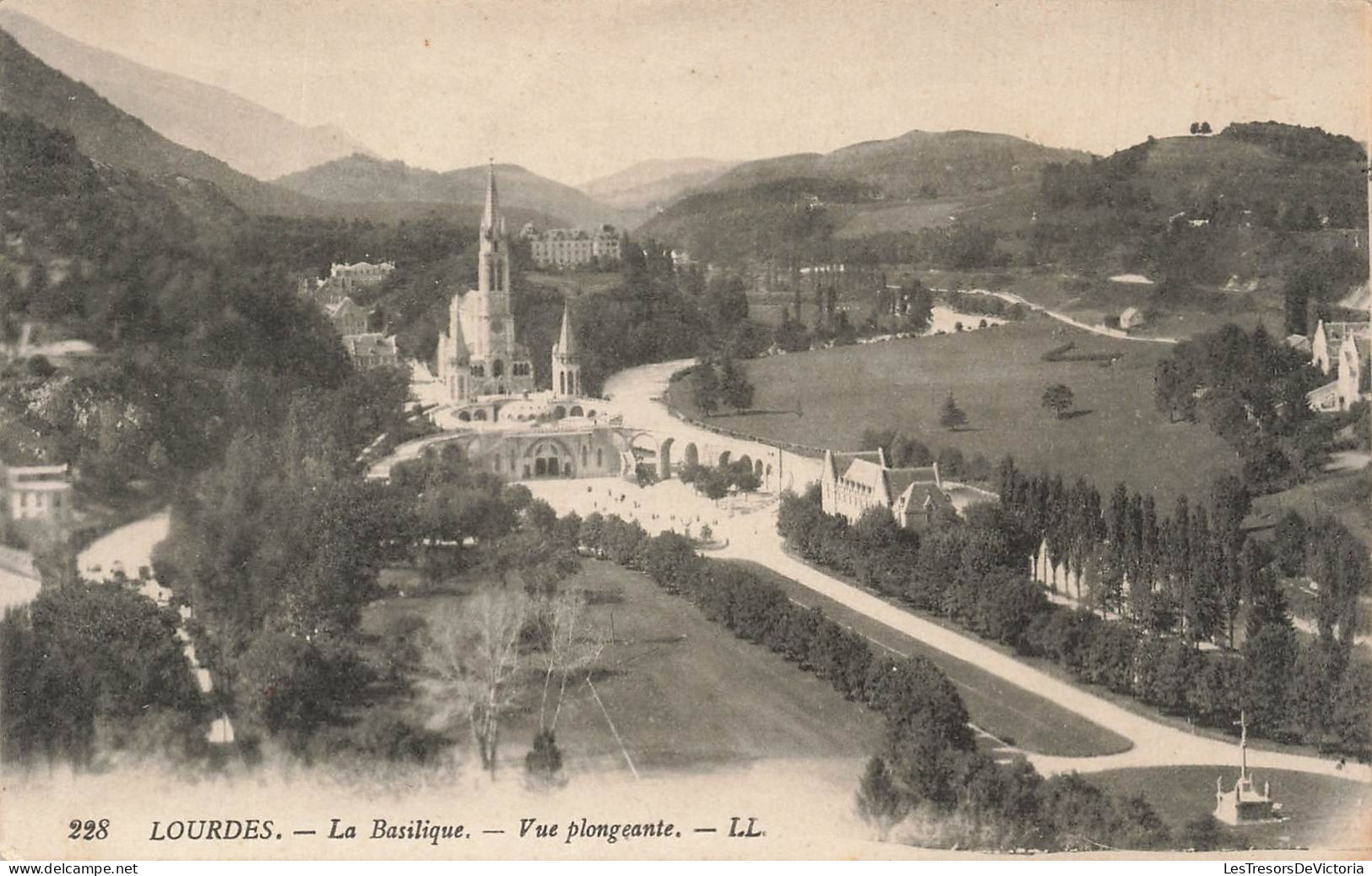 FRANCE - Lourdes - Vue Plongeante Sur La Basilique - LL - Carte Postale Ancienne - Lourdes