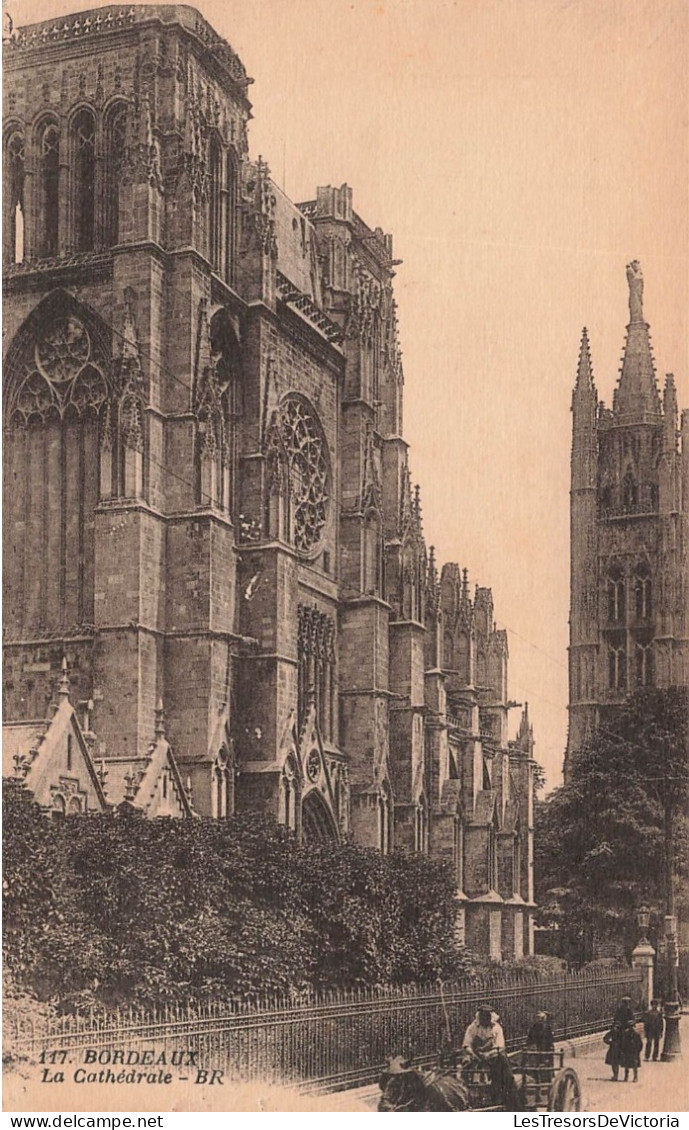 FRANCE - Bordeaux - Vue Sur La Cathédrale - BR - Animé - Carte Postale Ancienne - Bordeaux