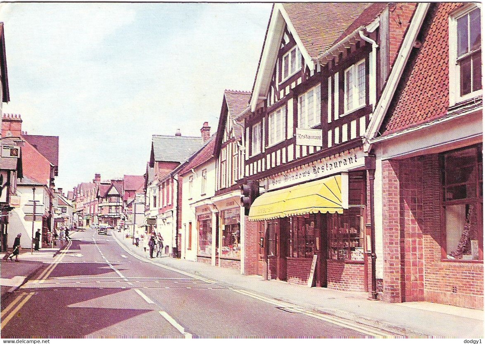 HIGH STREET, LYNDHURST, HAMPSHIRE. UNUSED POSTCARD M8 - Andere & Zonder Classificatie