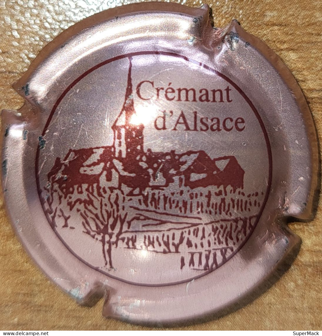 Capsule Crémant Alsace De VIGNERONS Série Clocher, 't' Au Dessus Du 'c', Rose Clair & Brun Nr 48 - Spumanti