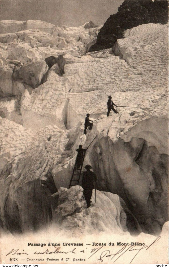 N°39 W -cpa Chamonix -route Du Mont Blanc- Passage D'une Crevasse- - Mountaineering, Alpinism