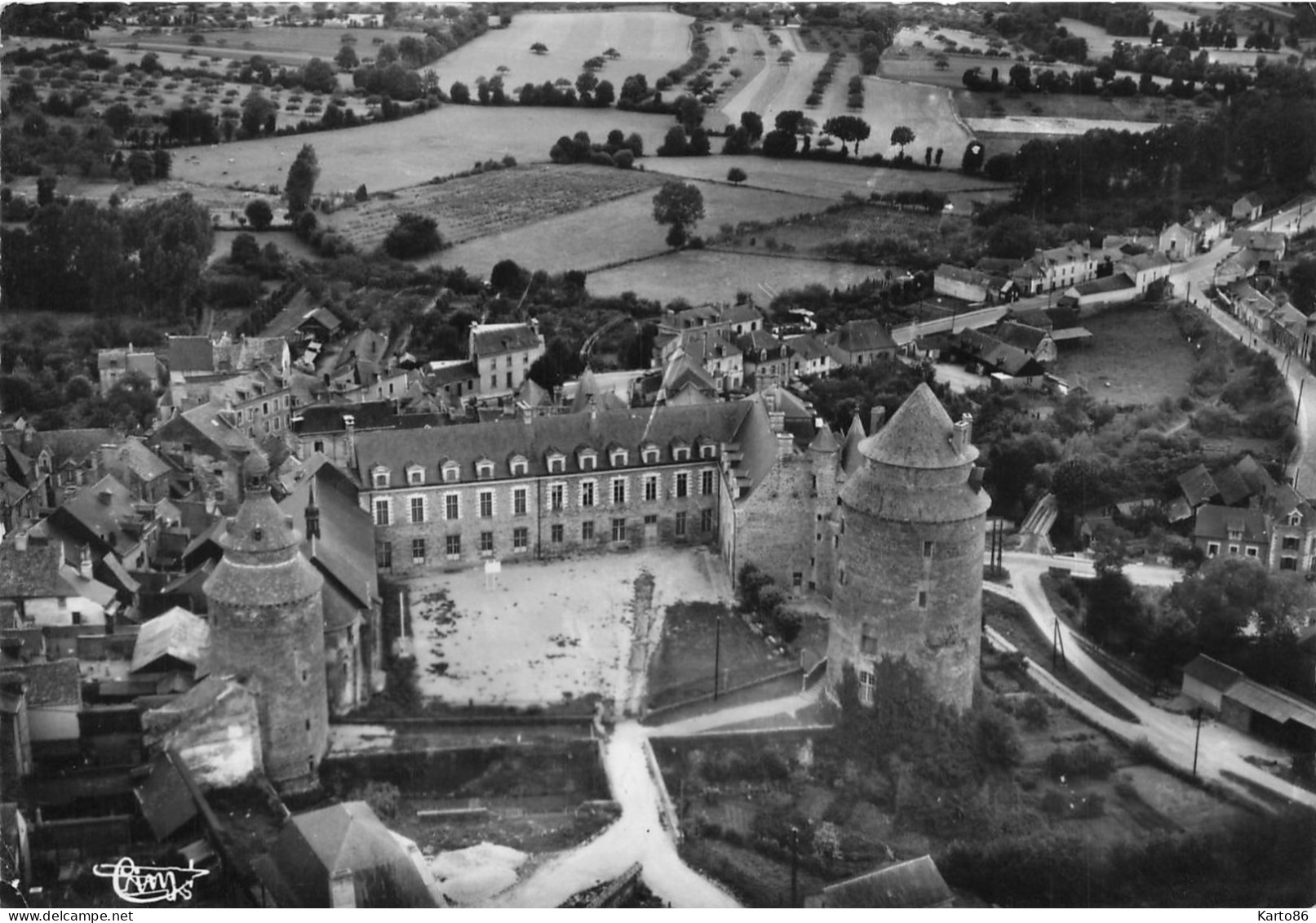 Châteaugiron * Vue Aérienne Sur La Cour Intérieure Du Château - Châteaugiron