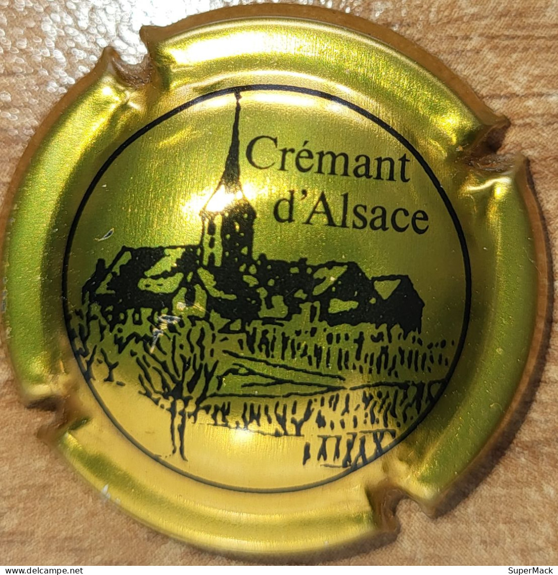 Capsule Crémant Alsace De VIGNERONS Série Clocher, 't' Au Dessus Du 'c', Or Foncé & Noir Nr 53 - Sparkling Wine