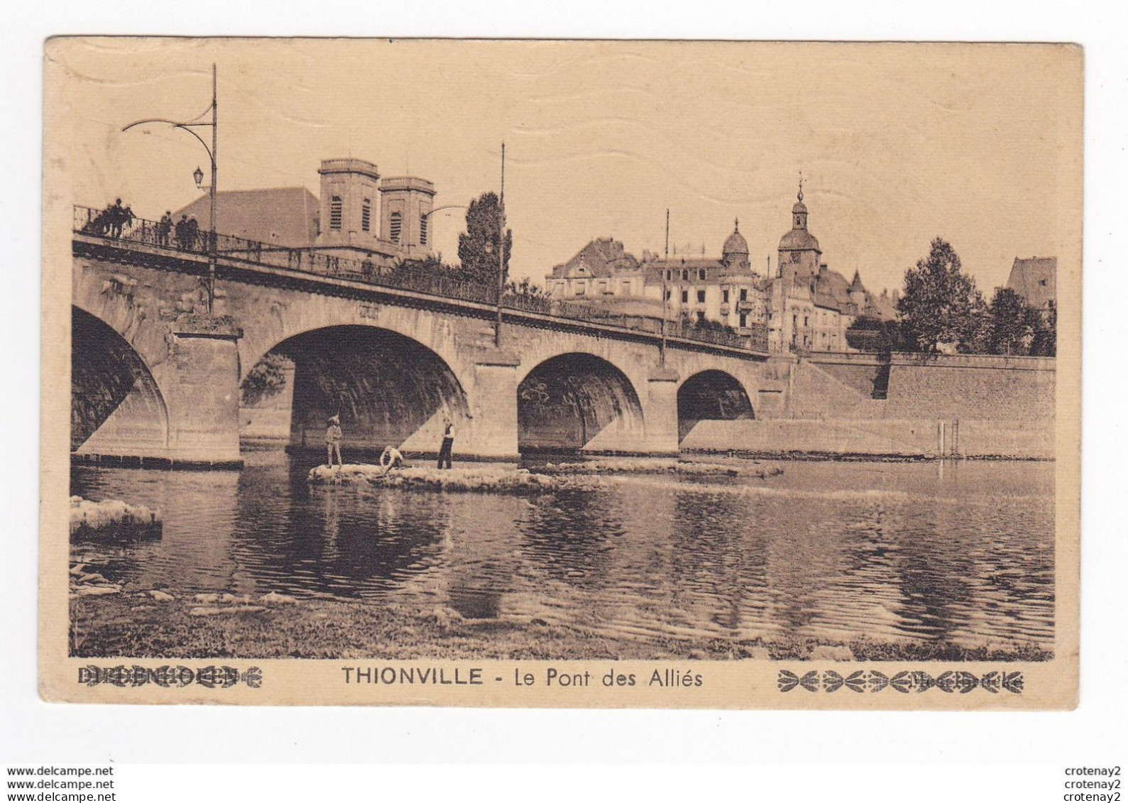 57 THIONVILLE N°2554 Le Pont Des Alliés En 1947 DIEDENHOFEN ( Rayé Voir Scan ) Pêcheurs - Thionville
