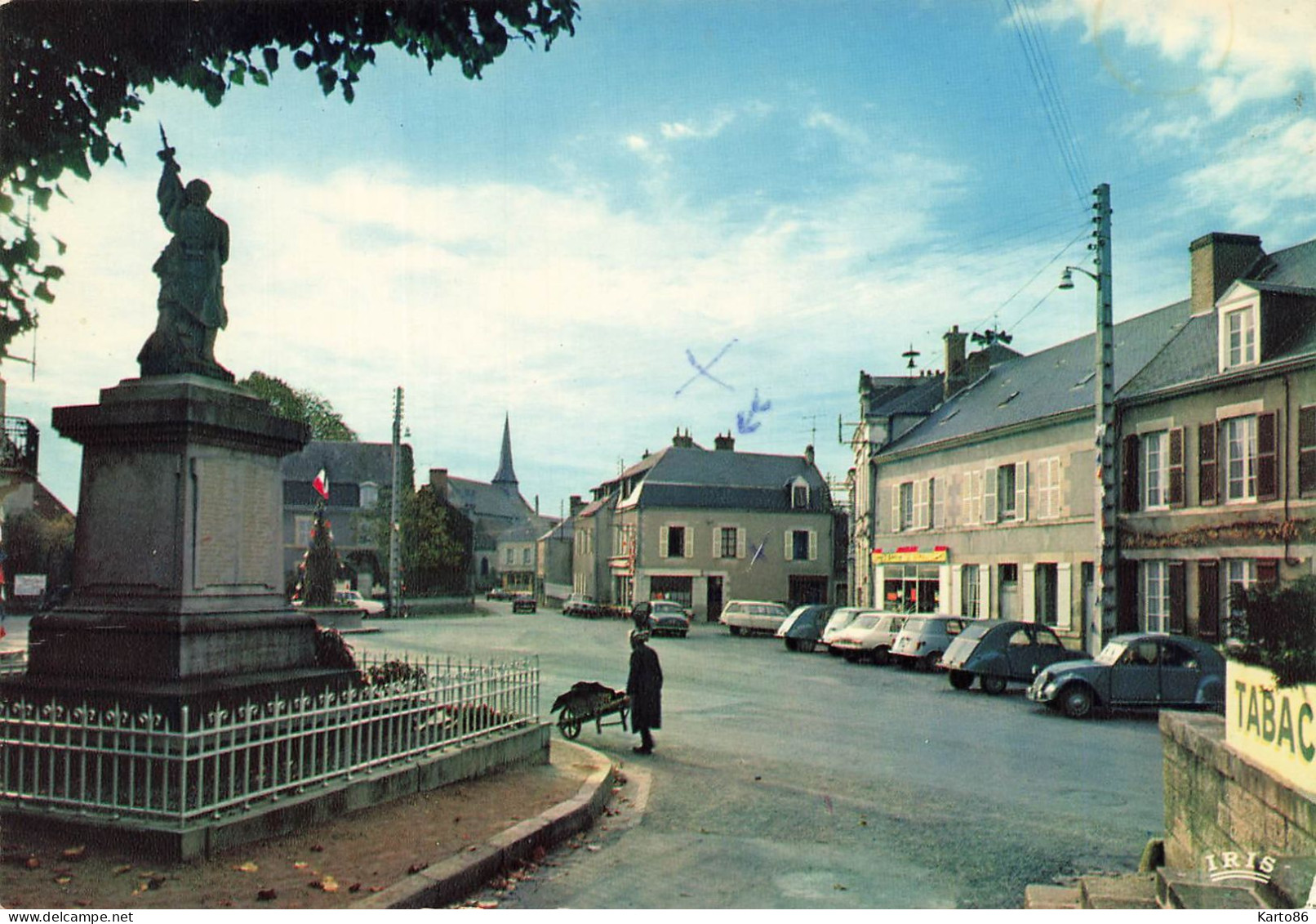 Bonnat * La Place Centrale Du Village Et Le Monument * Automobiles Anciennes * Automobile Citroën 2cv - Other & Unclassified