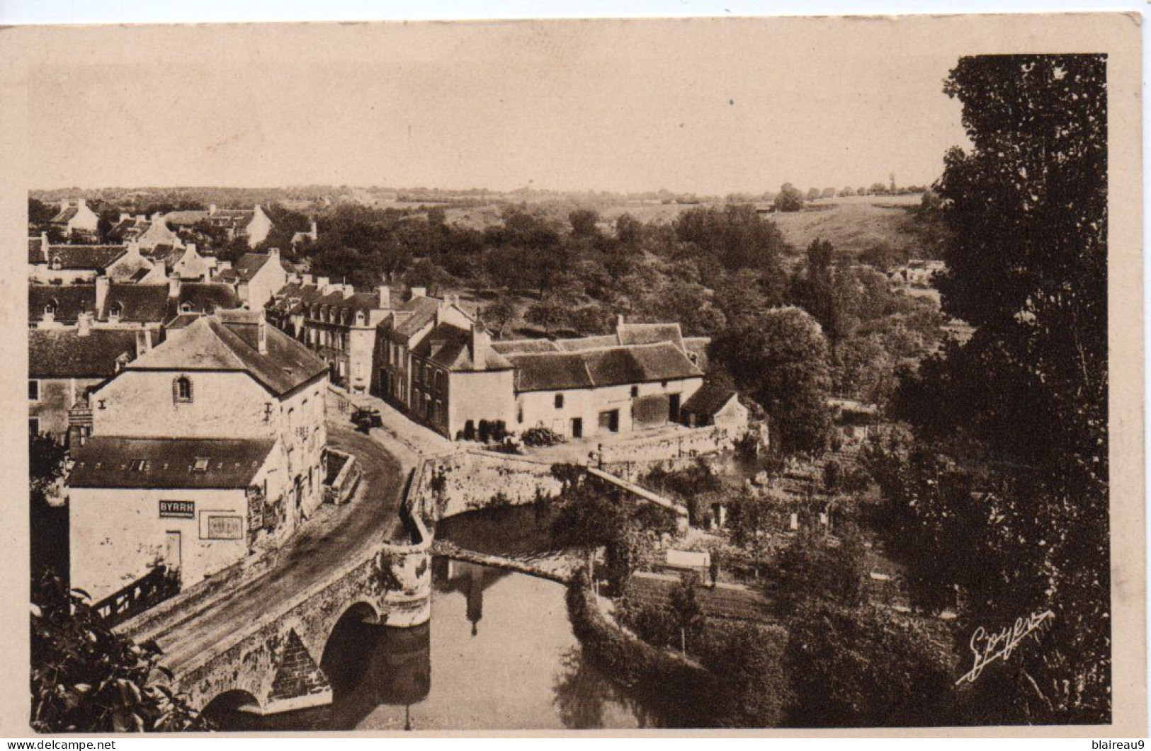 2 Fresnay Sur Sarthe Vue Prise Des Remparts Du Chateau Publicite Byrrh - Other & Unclassified