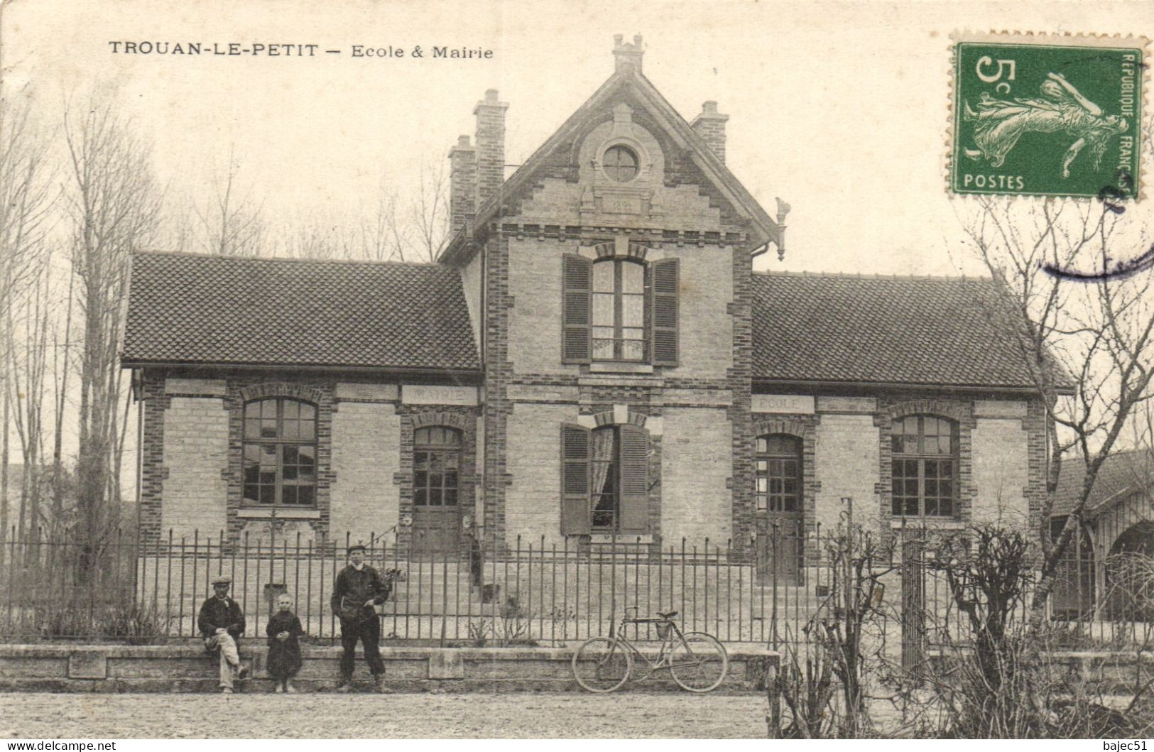 Trouan Le Petit - école Et Mairie - Autres & Non Classés