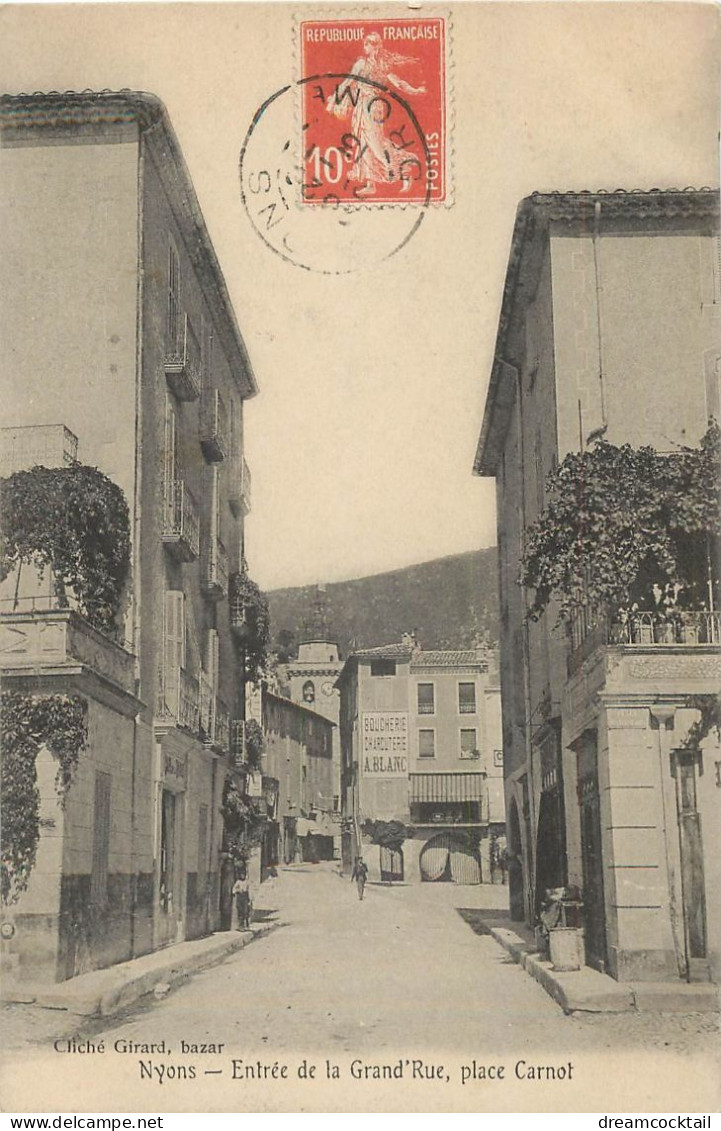 26 NYONS. Entrée De La Grand Rue Et Boucherie Blanc Place Carnot 1913 - Nyons