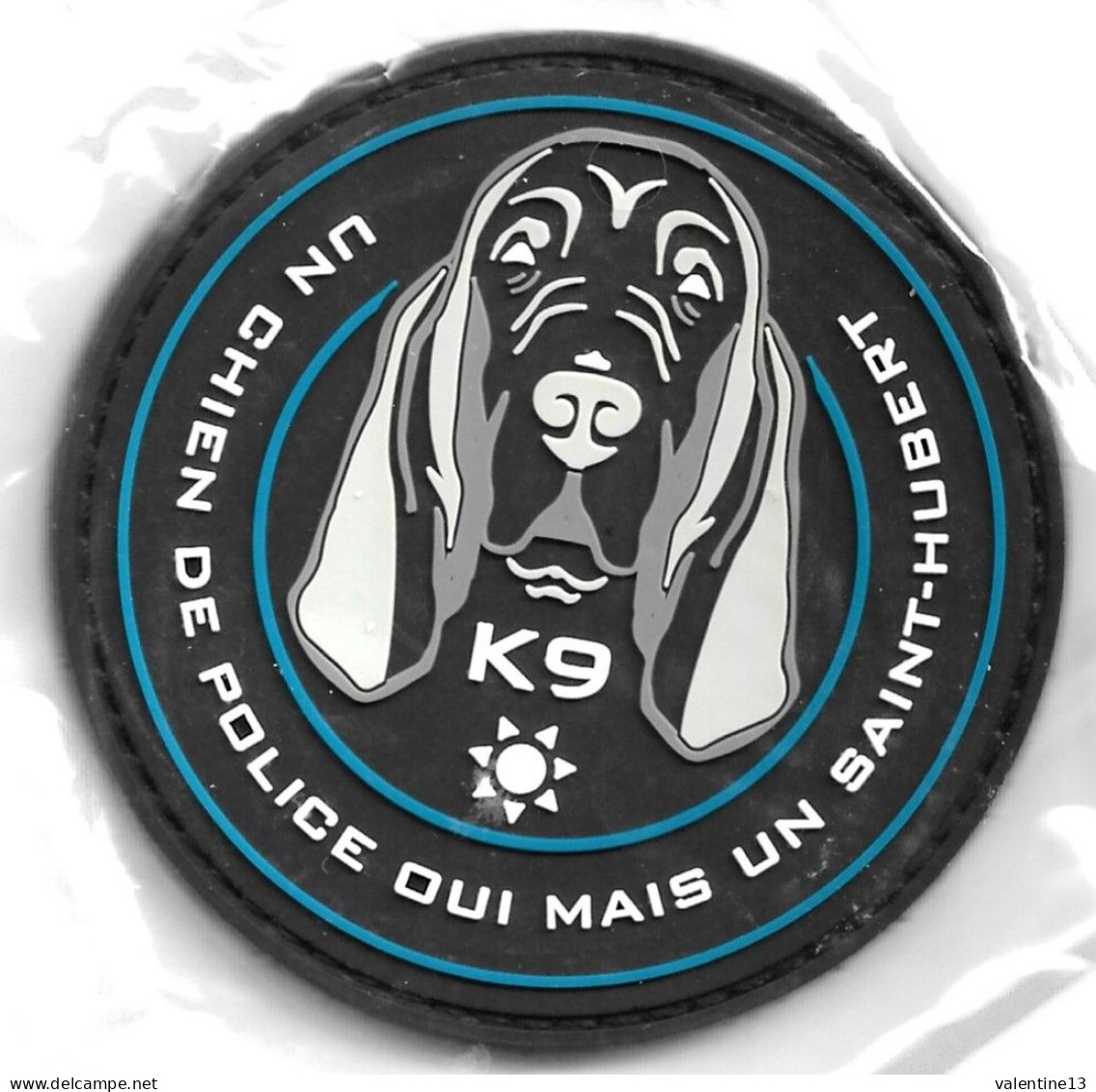 Ecusson PVC  K9 UN CHIEN DE POLICE OUI MAIS UN SAINT HUBERT - Politie & Rijkswacht