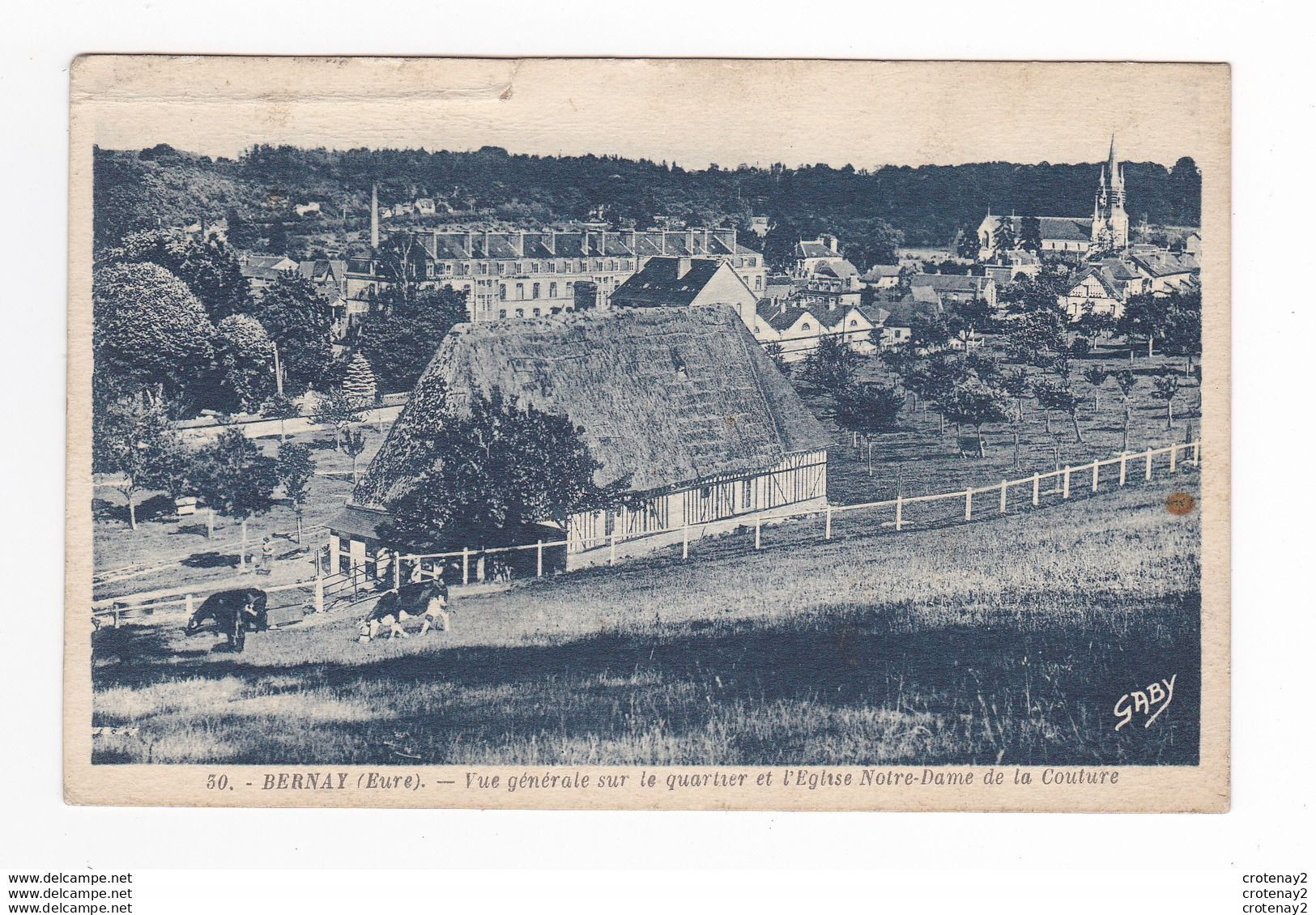 27 BERNAY N°30 Vue Générale Quartier Et Eglise ND De La Couture En 1942 Troupeau De Vaches VOIR DOS - Bernay