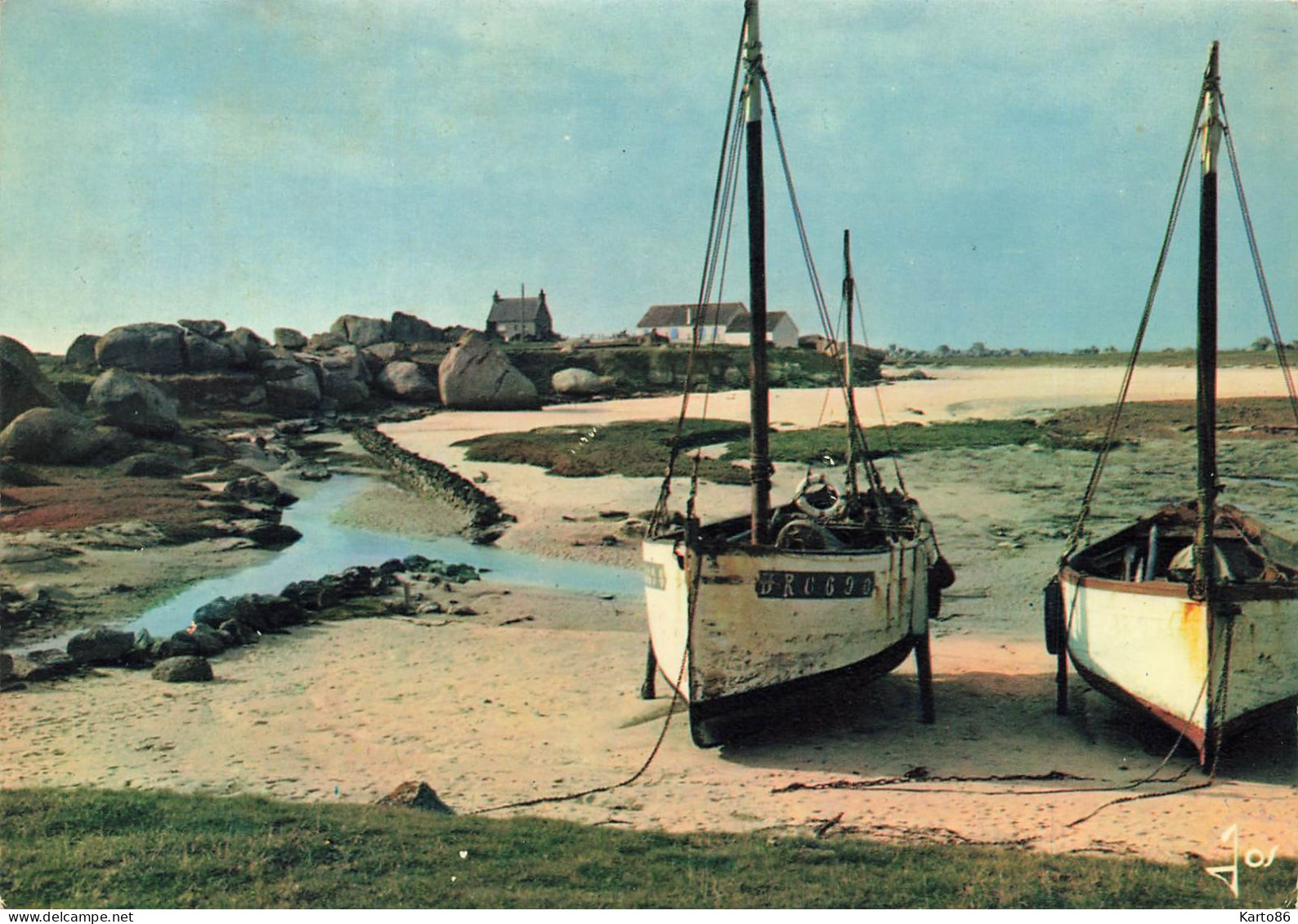 Kerlouan * Bateaux De Pêche , Plage Et Rochers - Kerlouan