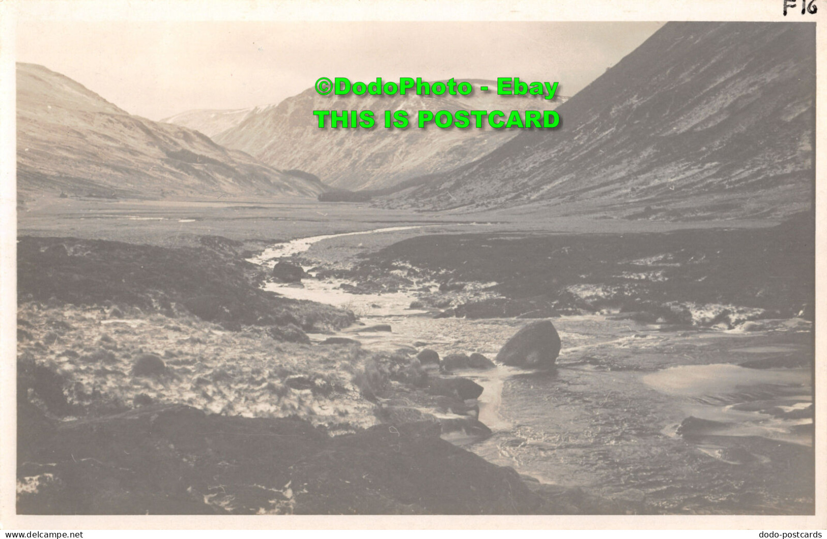 R392000 Mountain Valley. Postcard - Monde